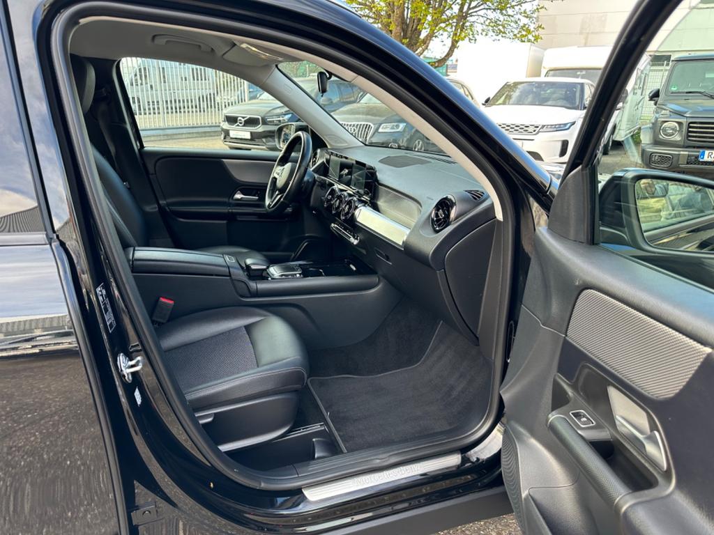 Mercedes-Benz GLB 180