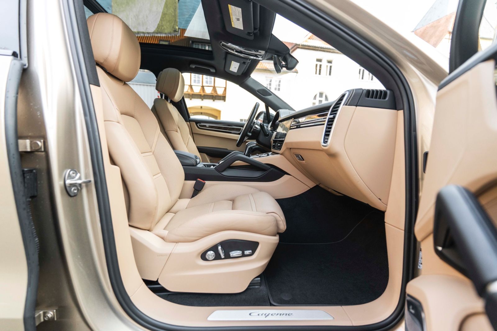 Fahrzeugabbildung Porsche Cayenne E-Hybrid SPORT-CHRONO BURMESTER 360° LED