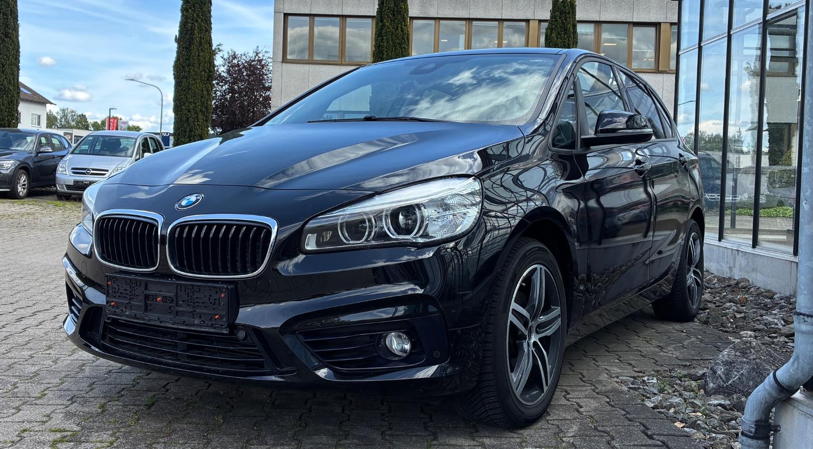 BMW 216i Active Tourer SportLine PDC LED Sitzheizung