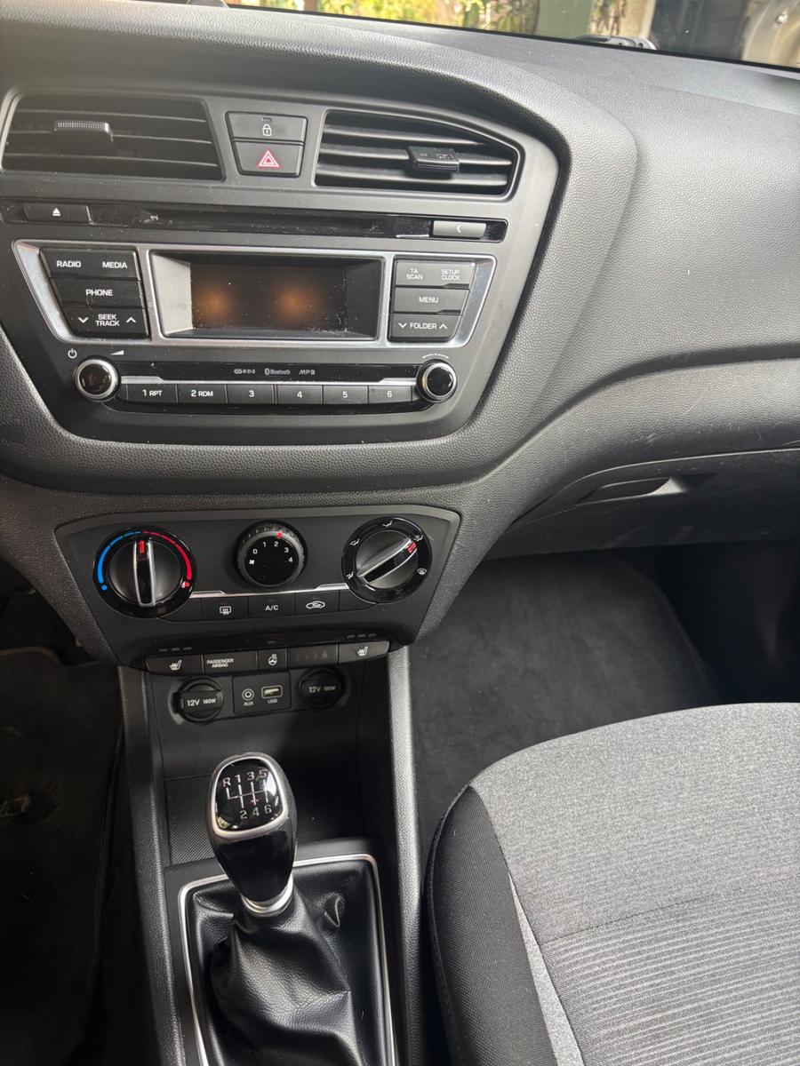Hyundai i20 2015 — photo 12