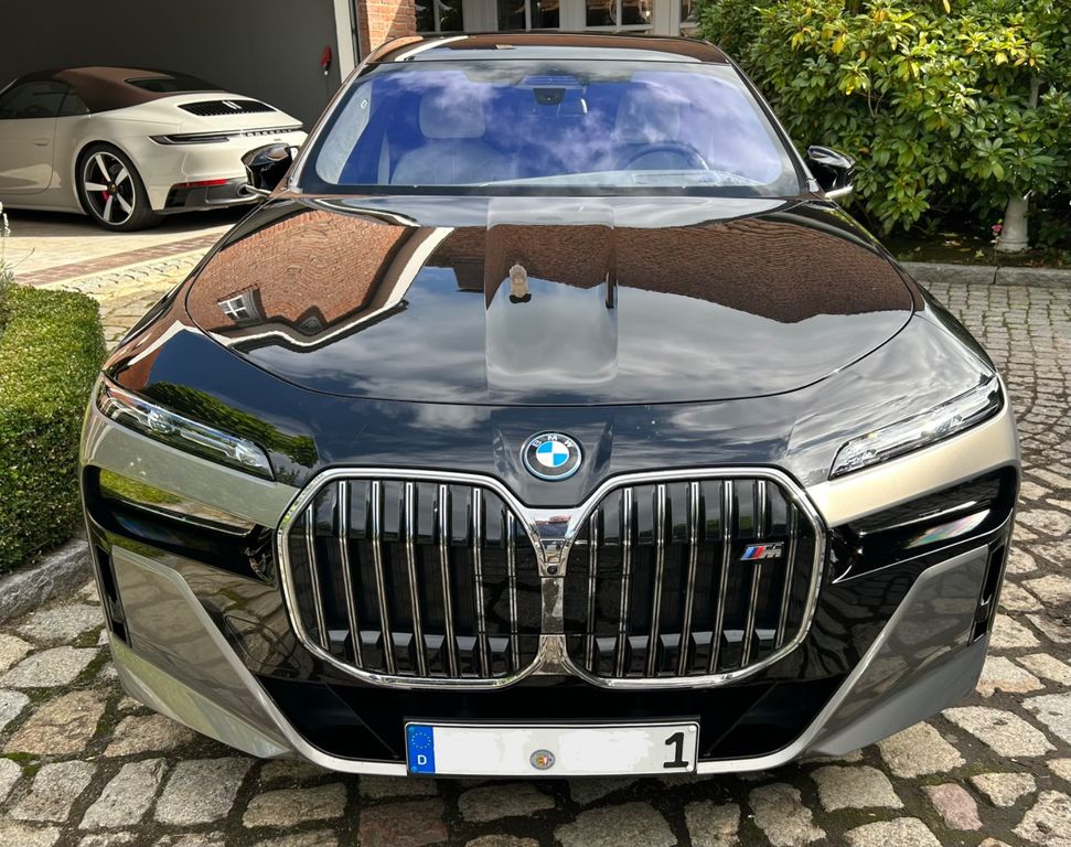 Image of BMW 760