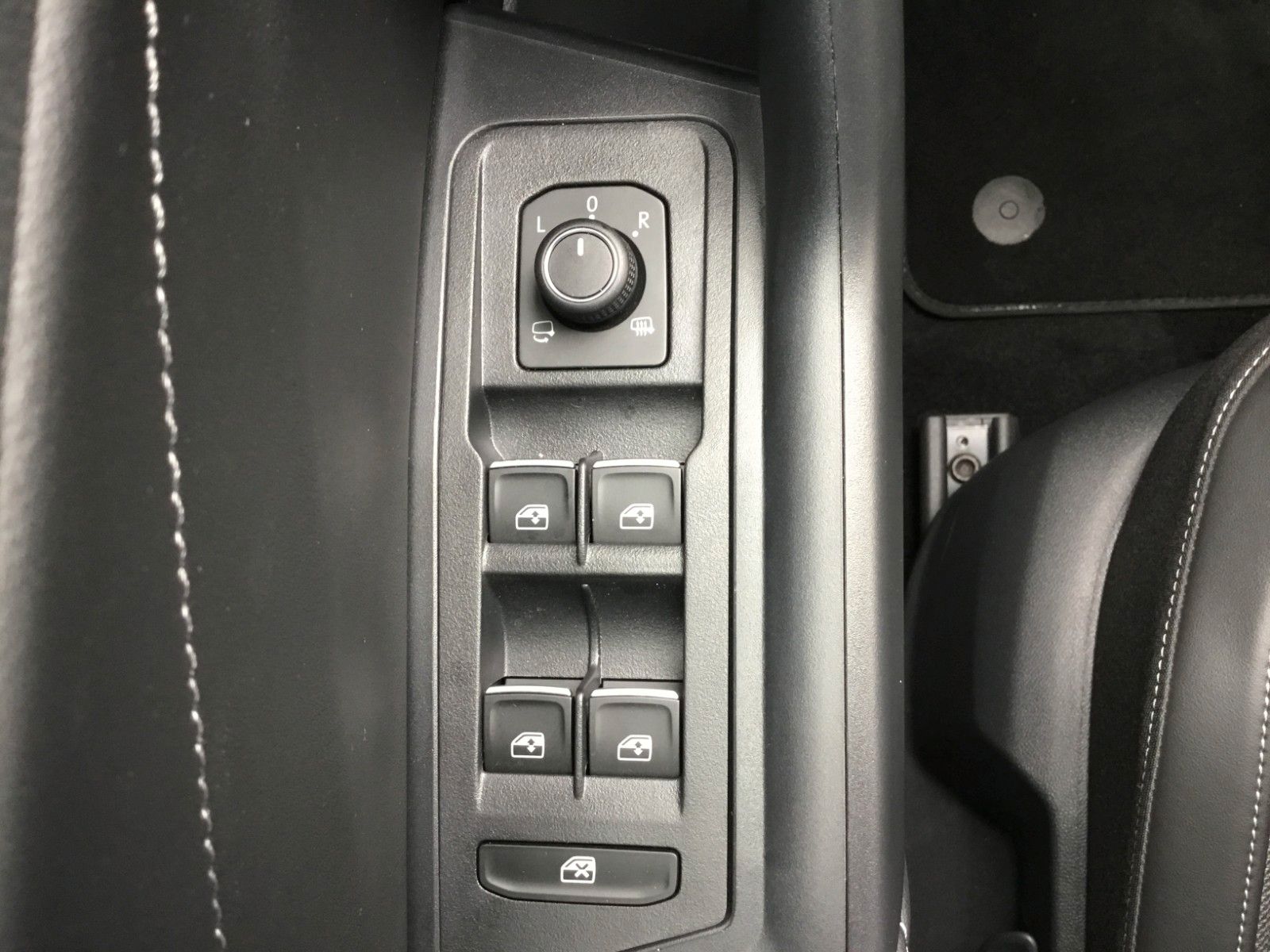 Fahrzeugabbildung Volkswagen T-Roc 2.0 TDI DSG Style+LED+AHK+ACC+Kamera