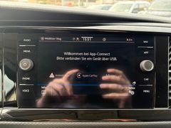 Fahrzeugabbildung Volkswagen T6.1 Multivan Comfortl. Navi LED Sitzh AHK Kamer