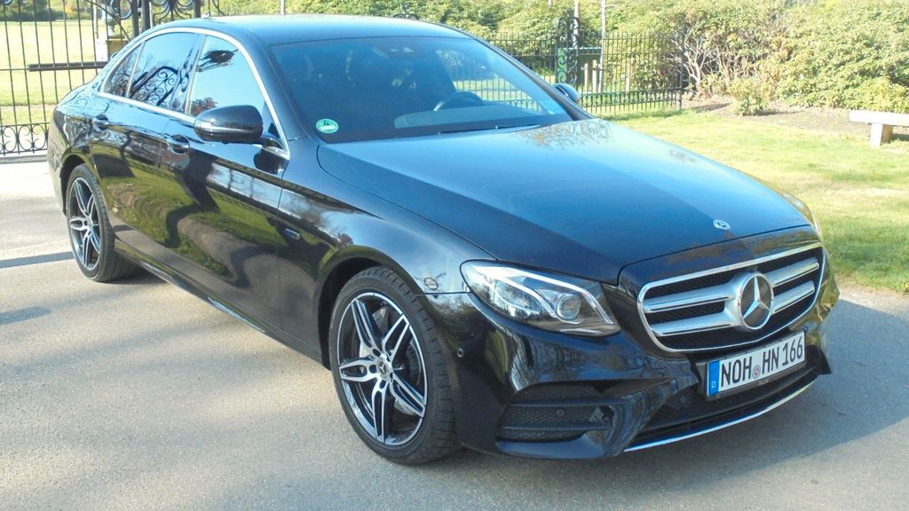 Image of Mercedes-Benz E 300