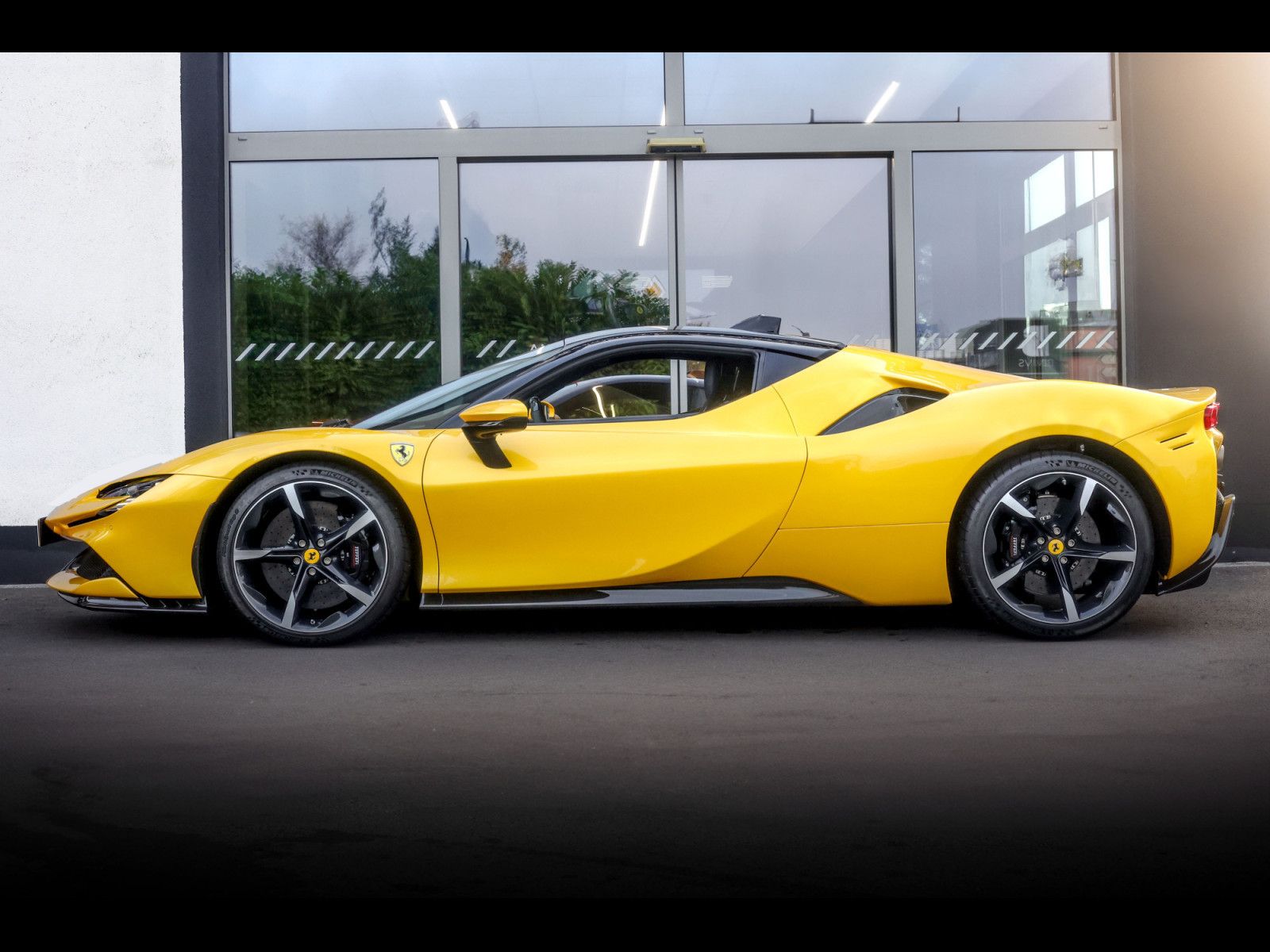 Ferrari SF90 Stradale STRADALE°CARBON BLUE°GIALLO 3 COAT imagem 2