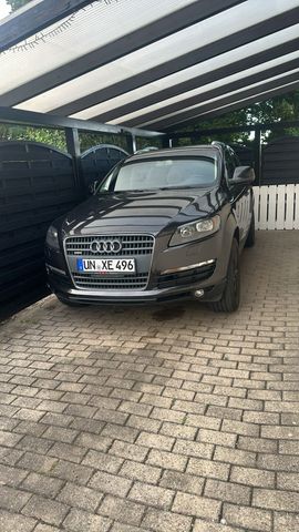 Audi Q7 3,6 Liter Benziner aus Model