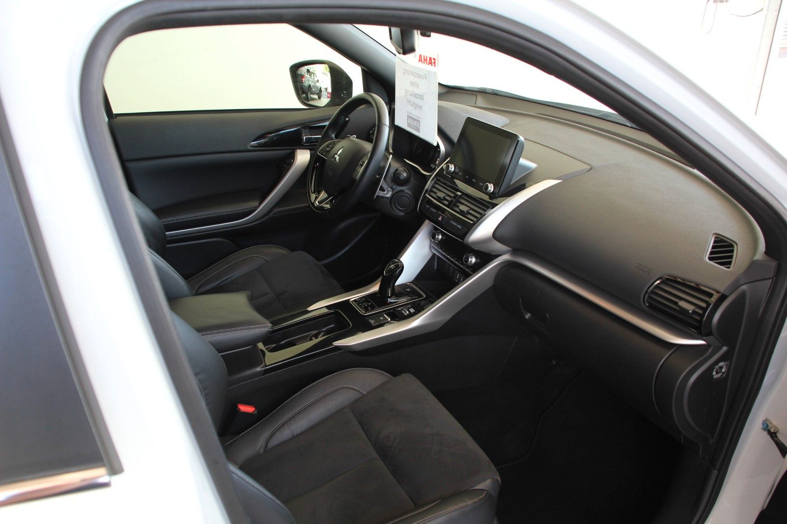 Fahrzeugabbildung Mitsubishi Eclipse Cross Plus Hybrid 4WD