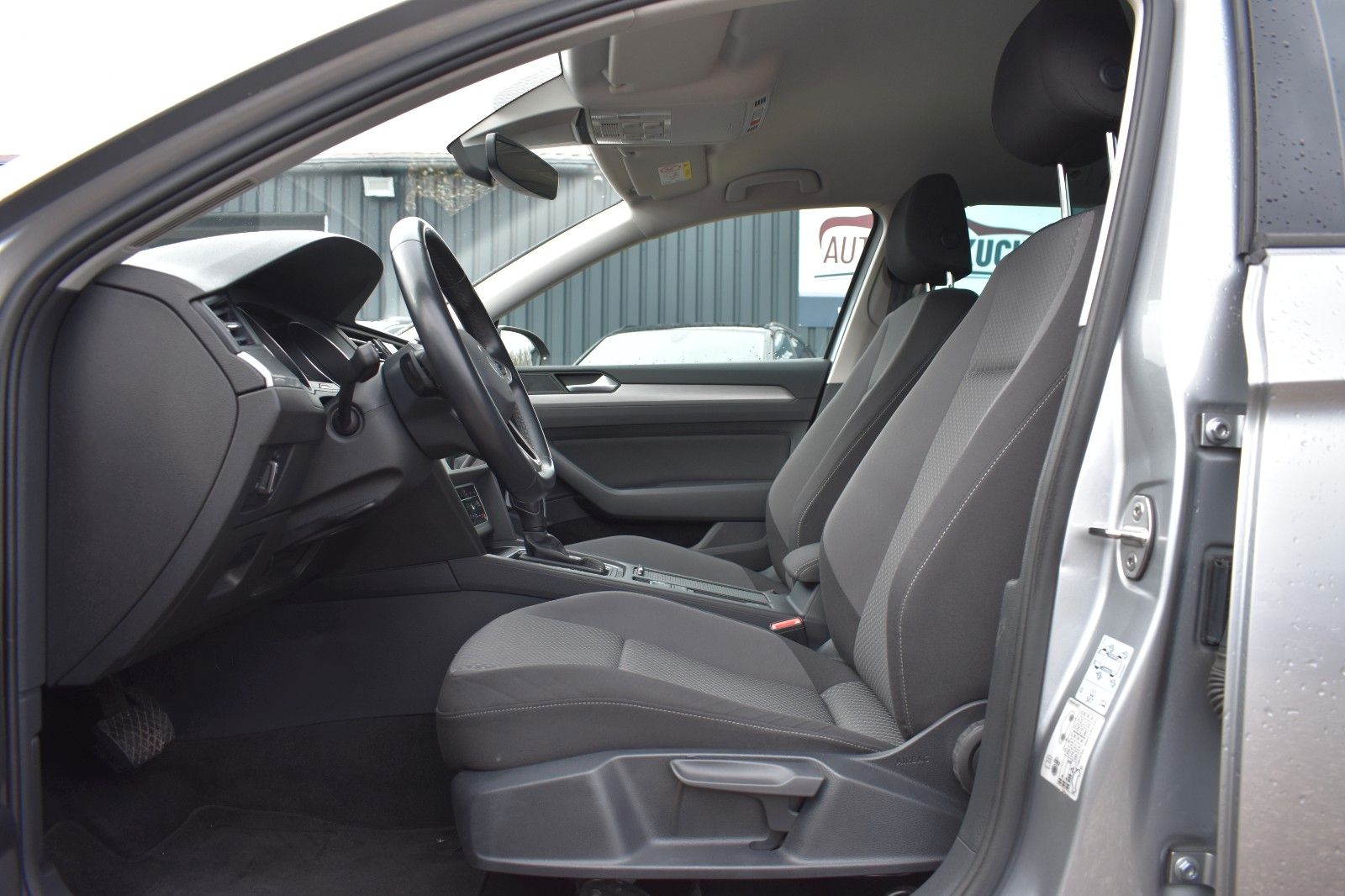 Fahrzeugabbildung Volkswagen Passat Variant Conceptline DSG AHK LED