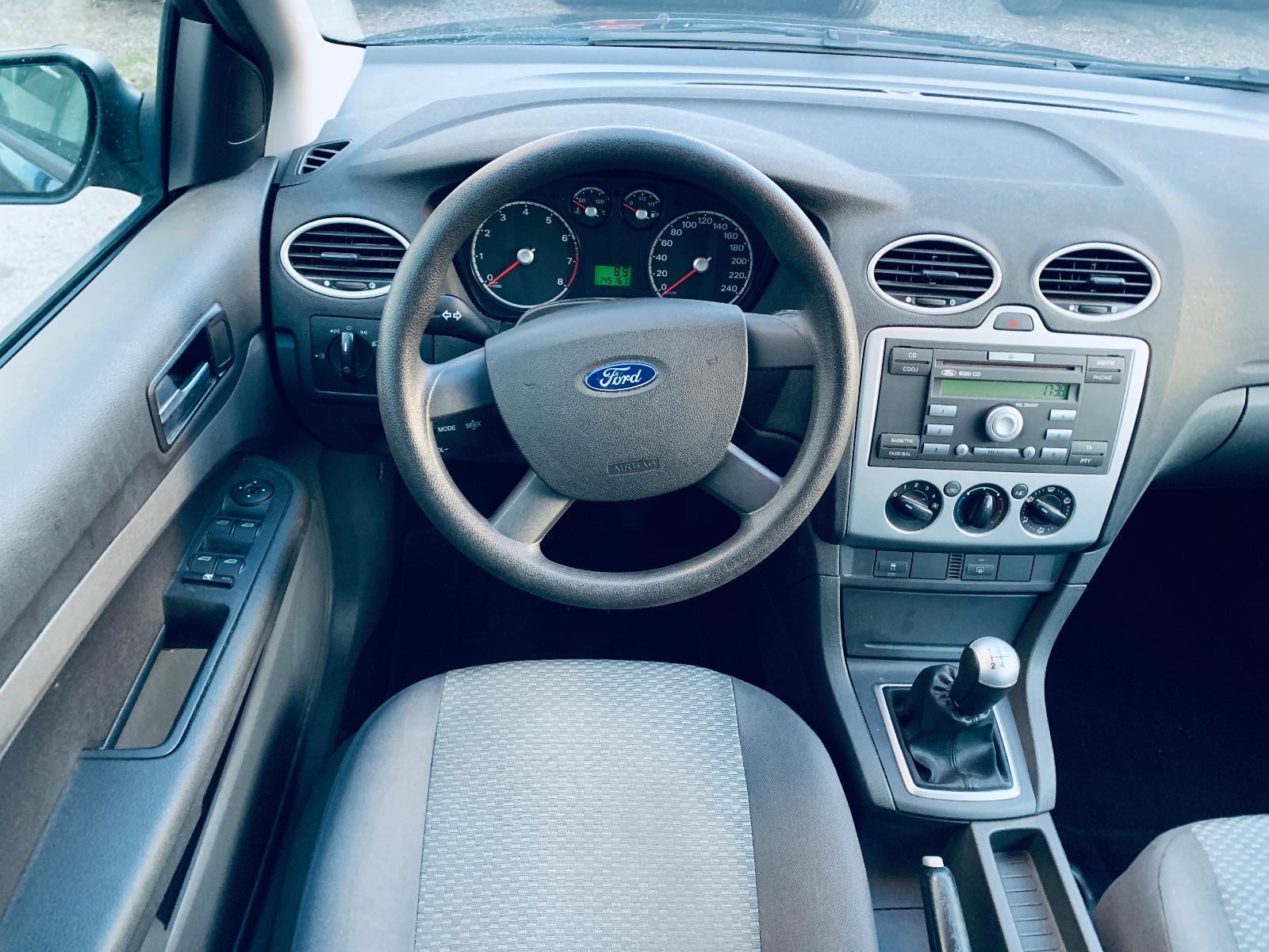 Ford Focus 2005 — photo 21