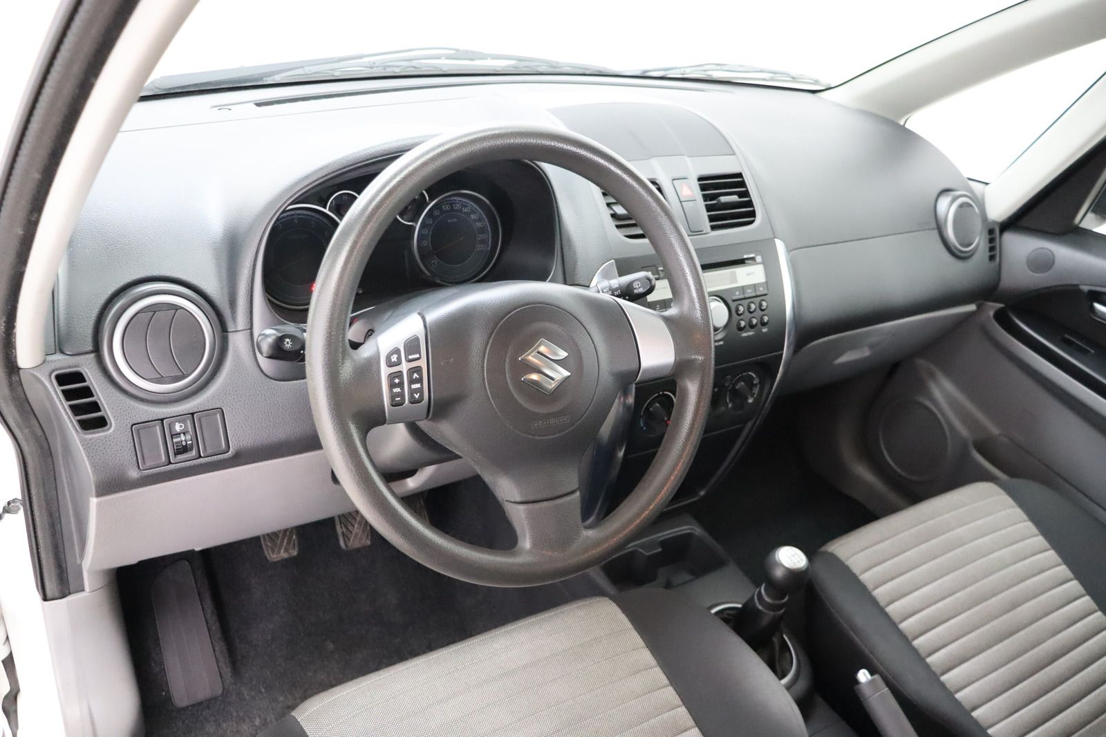 Fahrzeugabbildung Suzuki SX4 1.6 VVT * 1. Hand *HU/AU bis 11.2027 * Klima