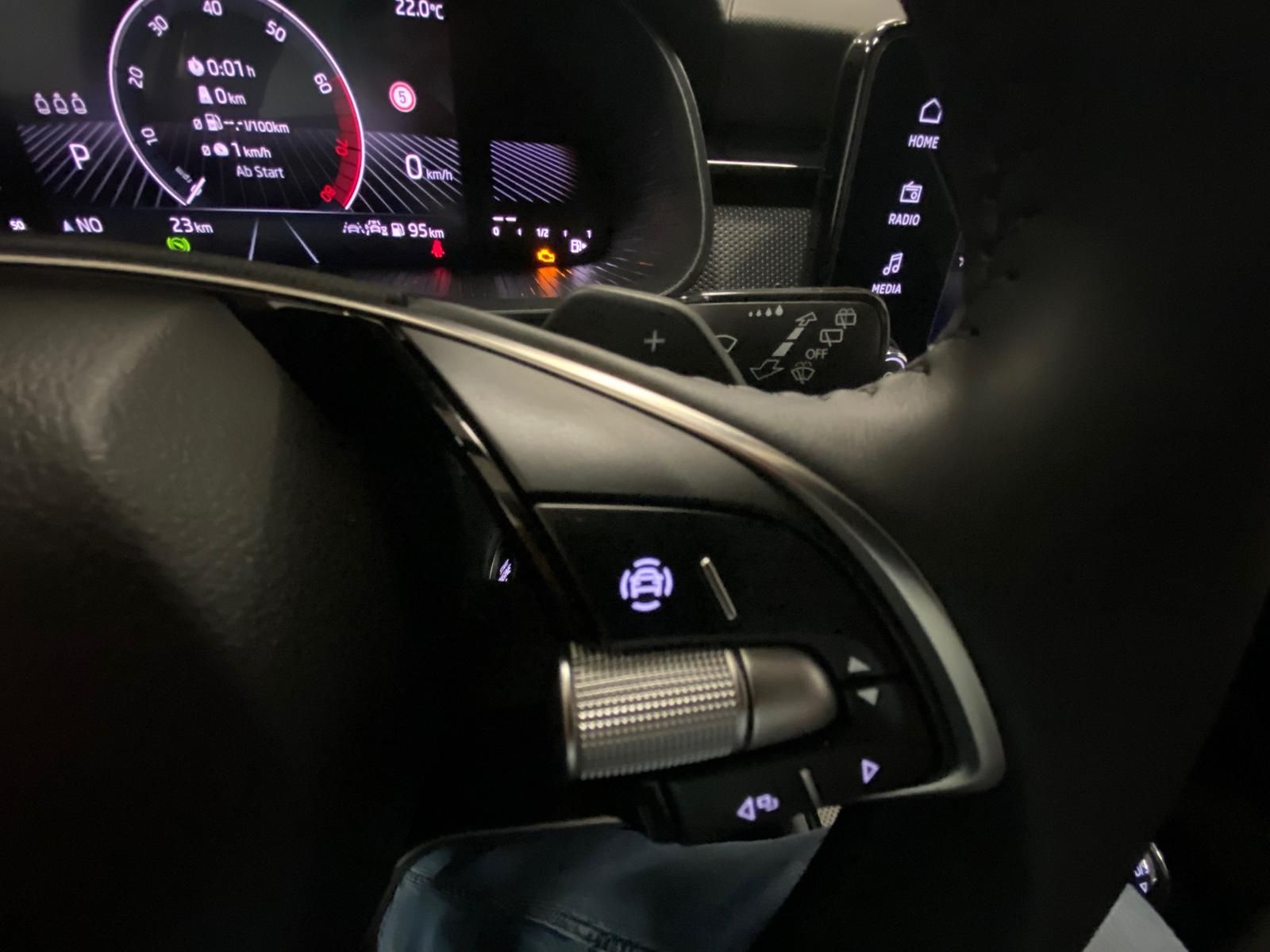 Fahrzeugabbildung SKODA Scala 1.0 TSI Selection APP+KLIMA+RFK+SITZHEIZ++