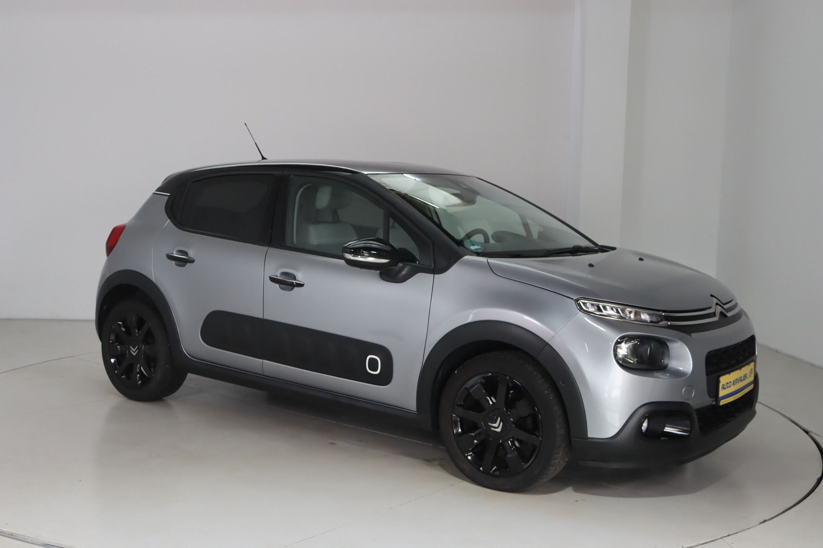 Fahrzeugabbildung Citroën C3 * LED * Navi * Keyless * 8-fach