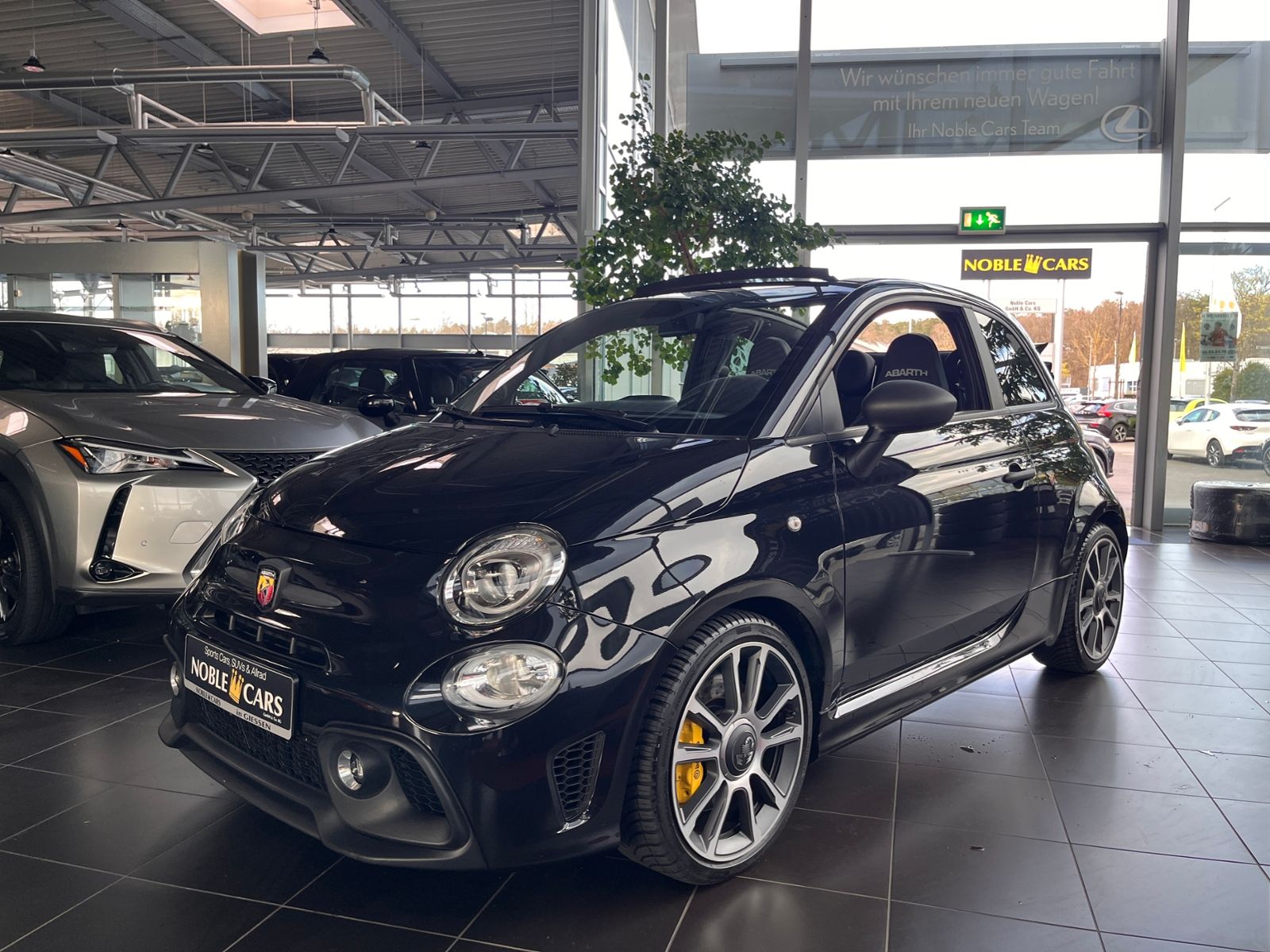 Fahrzeugabbildung Abarth 695C Cabrio KLIMA NAV BEATS LEDER
