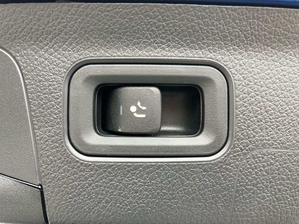 Fahrzeugabbildung Mercedes-Benz A 200 AMG*NIGHT*MULTIB*AHK*DISTR*TOTW*KEYL*KAM