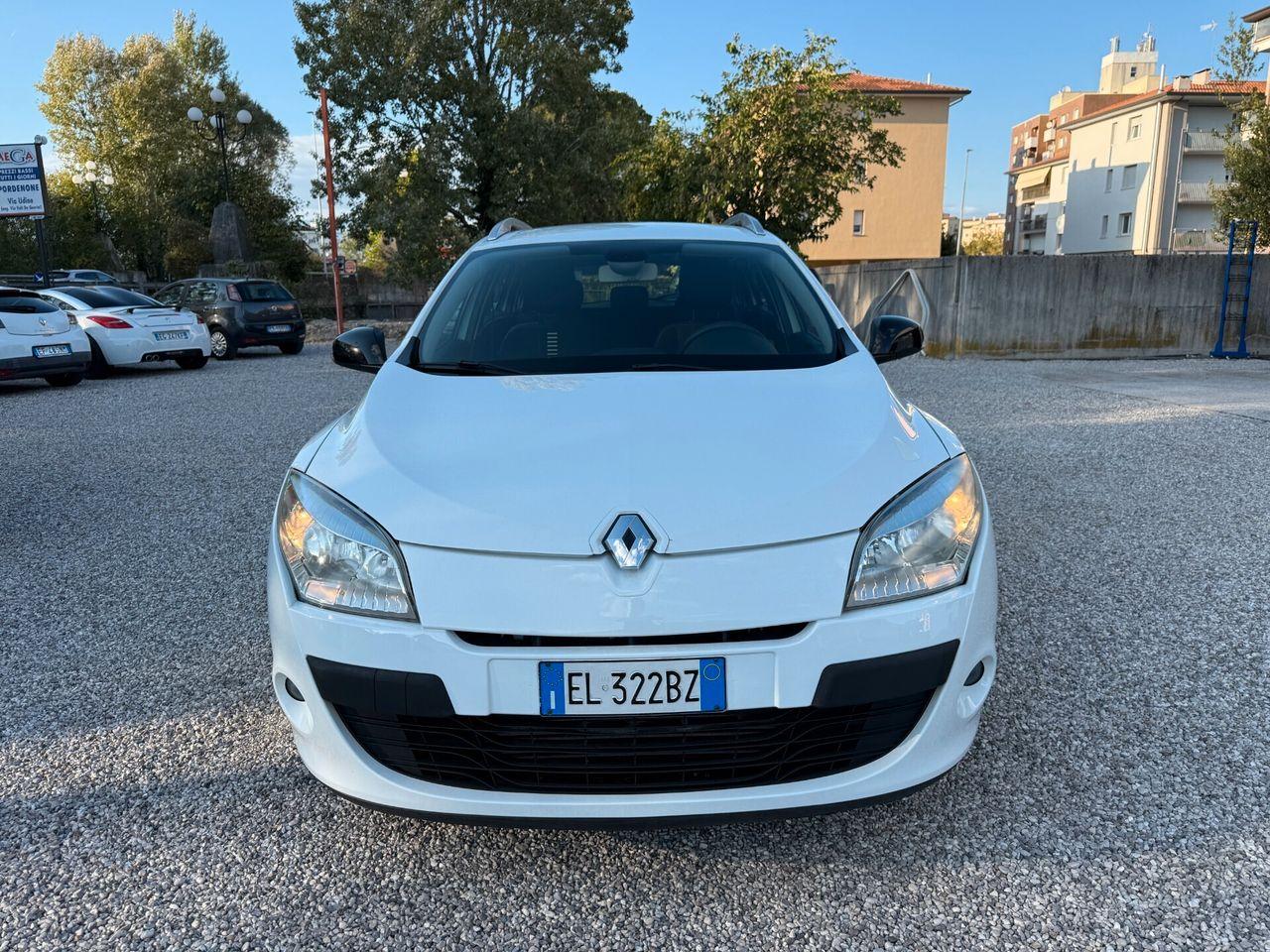 Renault Megane 2011 — rear view