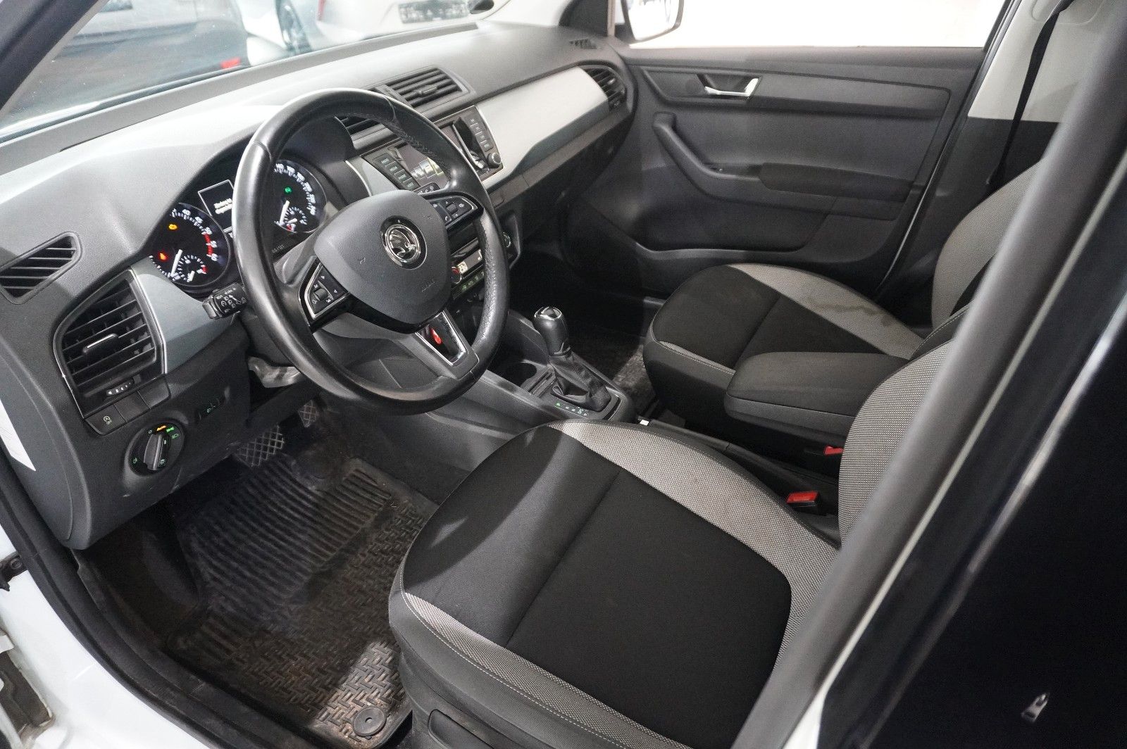 Fahrzeugabbildung SKODA Fabia Combi 1.4 TDI AMBITION DSG NAVI/LED/PDC