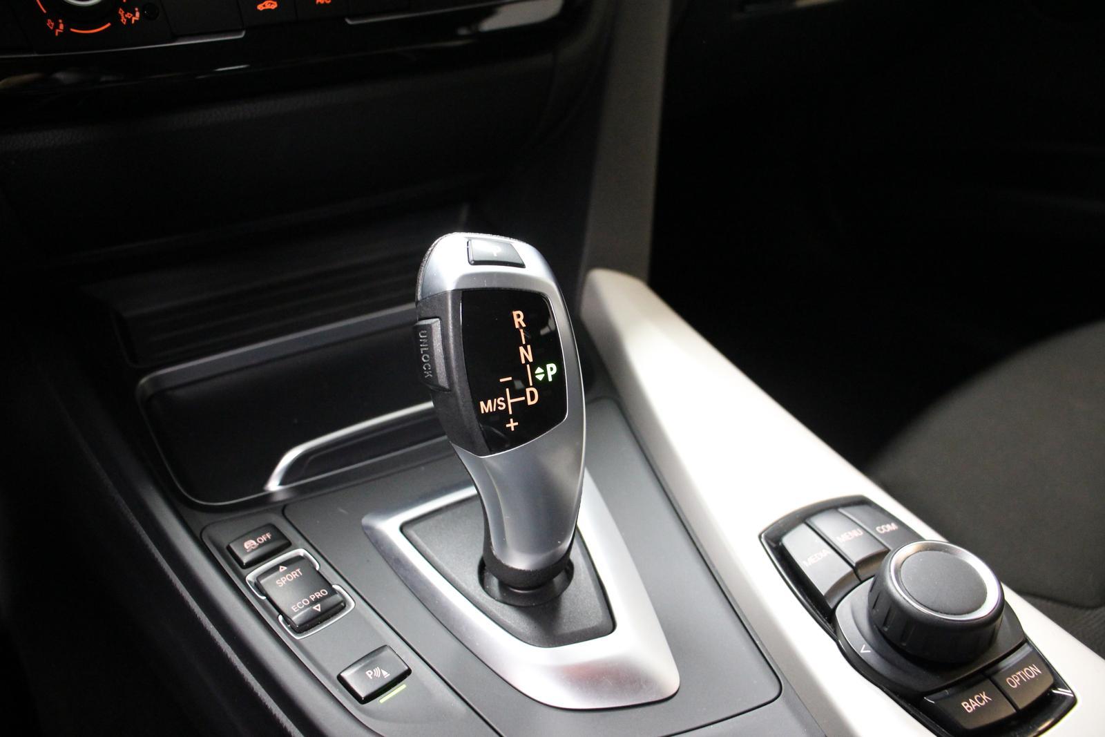 BMW 318i Touring Autom. *LED/KLIMA/EL.HECKKLAPP/PDC*
