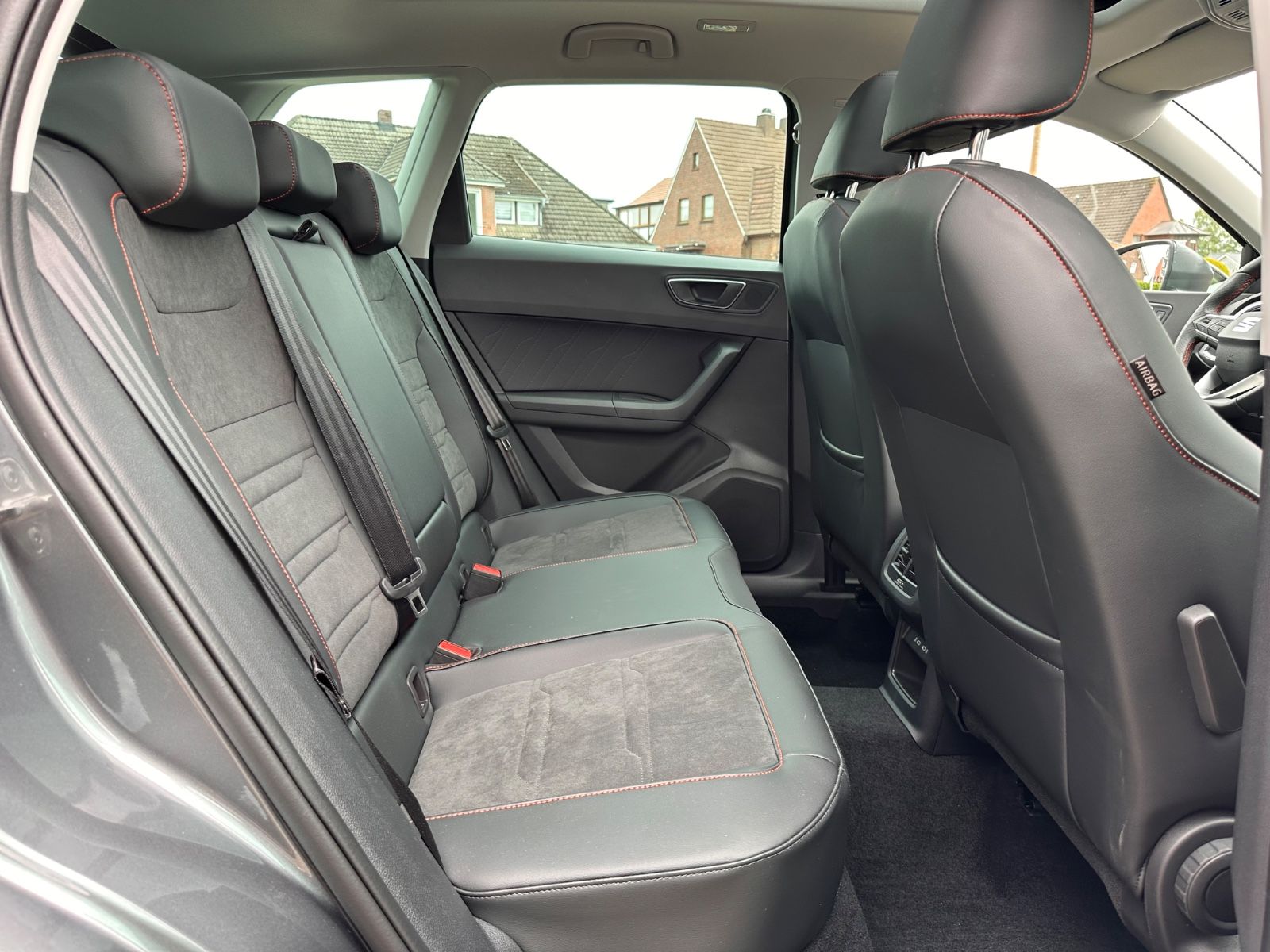 Fahrzeugabbildung SEAT Ateca FR 2.0 TDI DSG Pano/AHK/Navi/LED/ACC