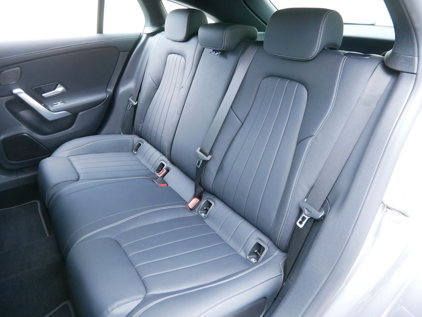 Fahrzeugabbildung Mercedes-Benz CLA 250 SB 4Matic LEDER LED Business-Paket DCT