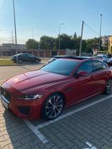 Jaguar XE D180 SE SE - rote Jaguar XE