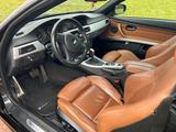 BMW 320d Cabrio * M Paket * Autom. * LEDER * Navi - BMW 320 aus 2010 mit Diesel-Antrieb