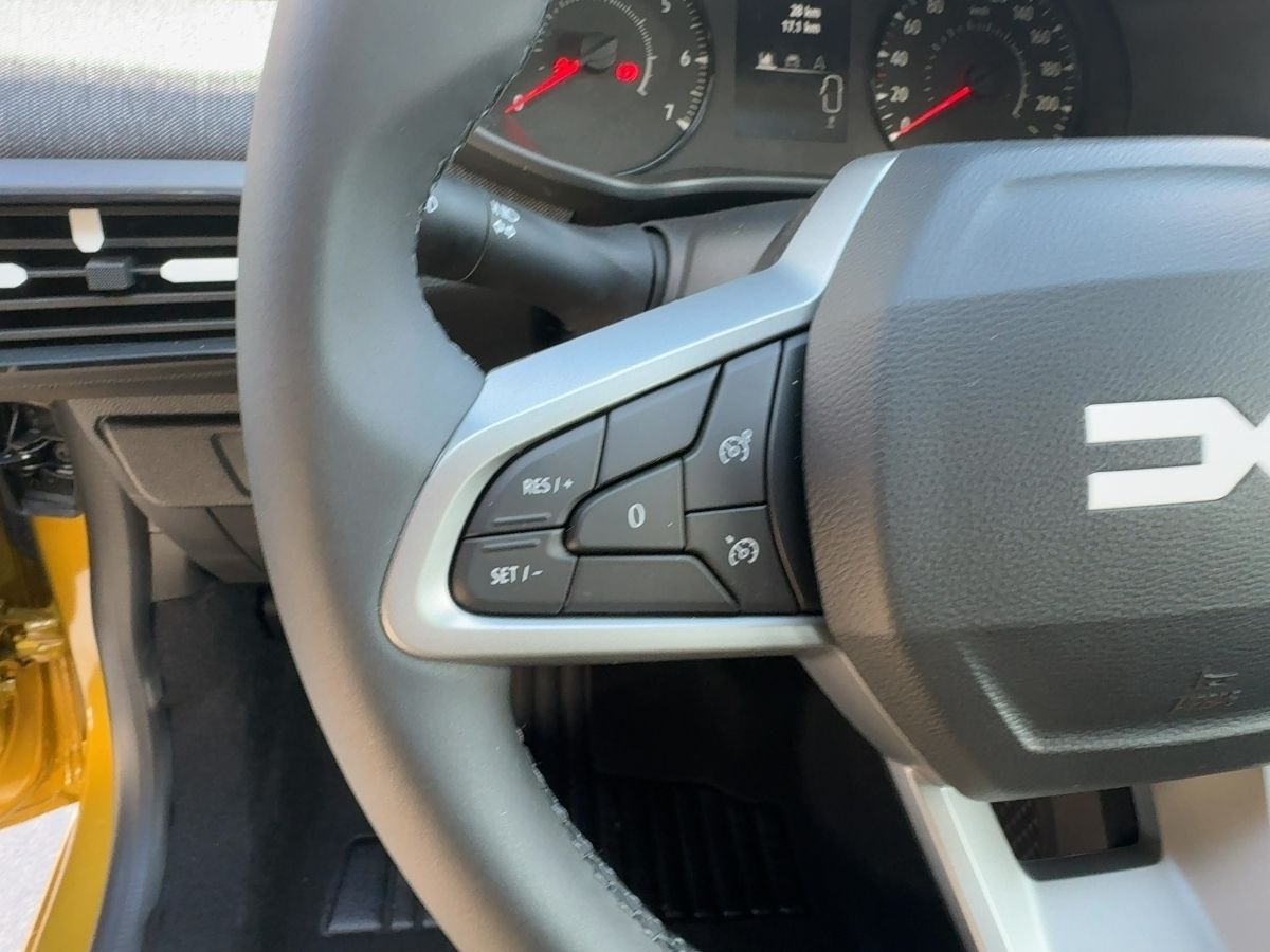 Fahrzeugabbildung Dacia Sandero Expression TCe 100 navi Kamera SHZ