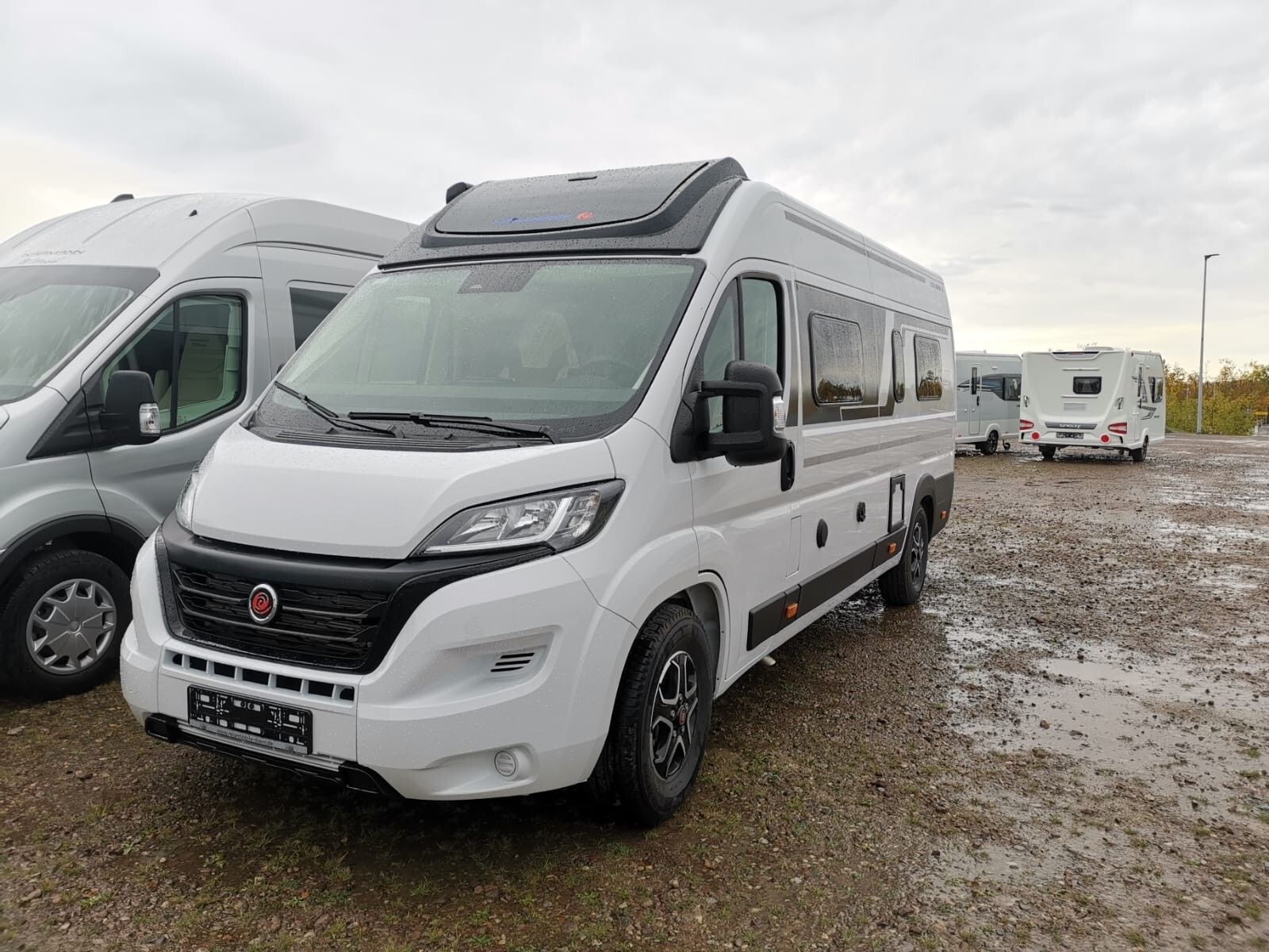 Fahrzeugabbildung Eura Mobil Van V 635 HB Fahrassistenz- & Mondial Plus Paket