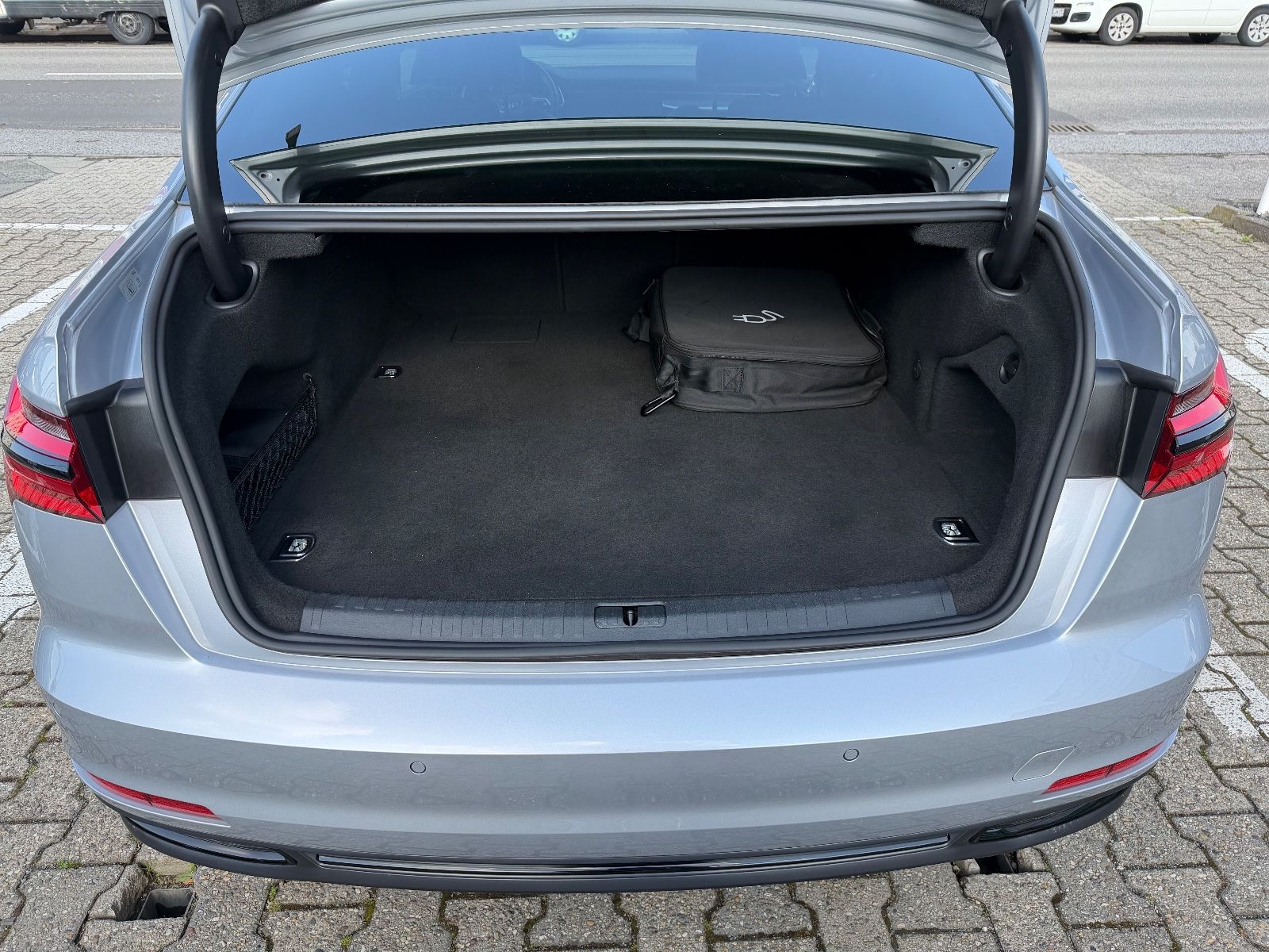Fahrzeugabbildung Audi A6 Lim. 50 TFSI e quattro sport S-LINE BLACK EDI
