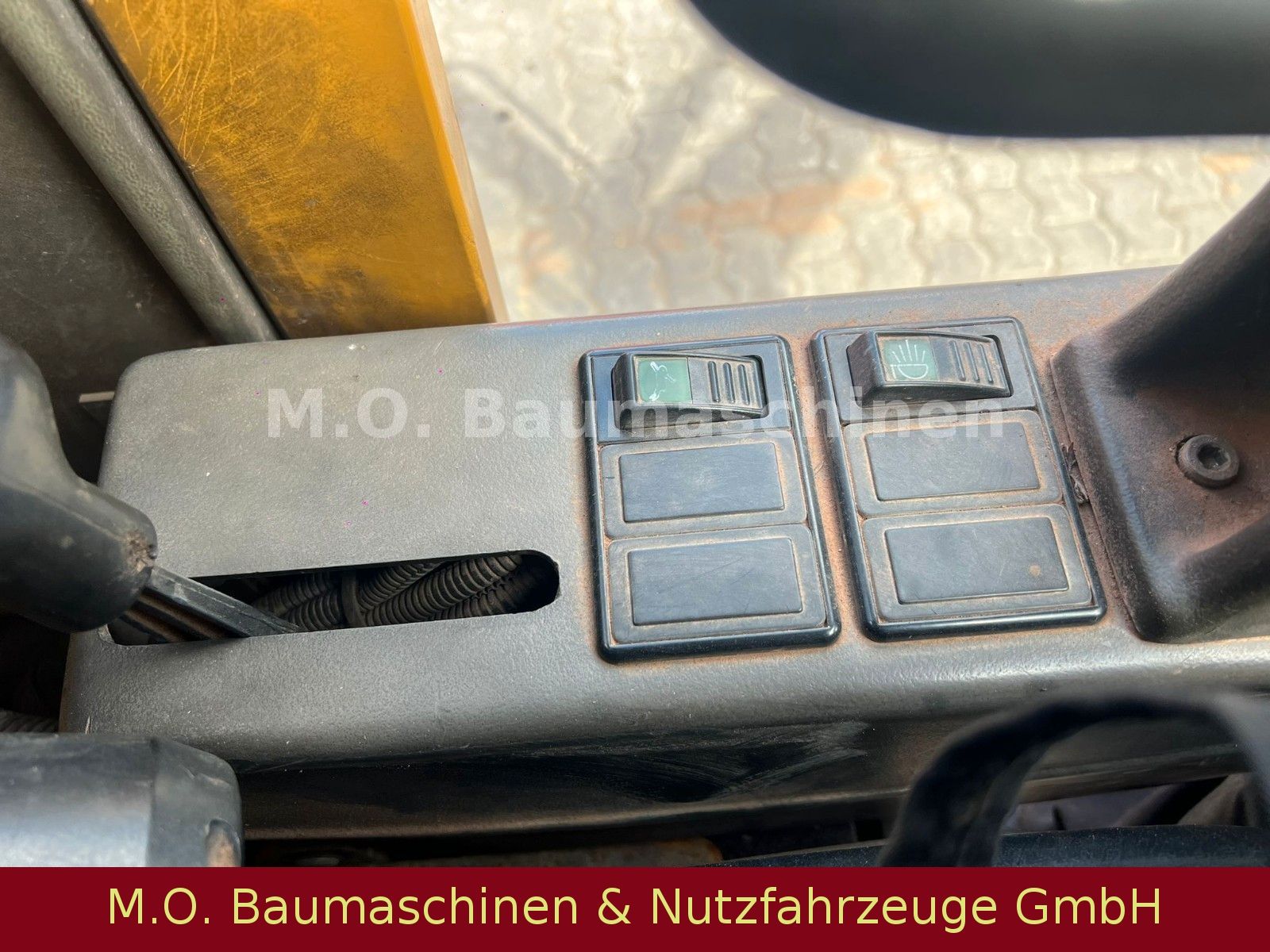 Fahrzeugabbildung Volvo EC 20 / Hammerline / 2 x Schaufel /