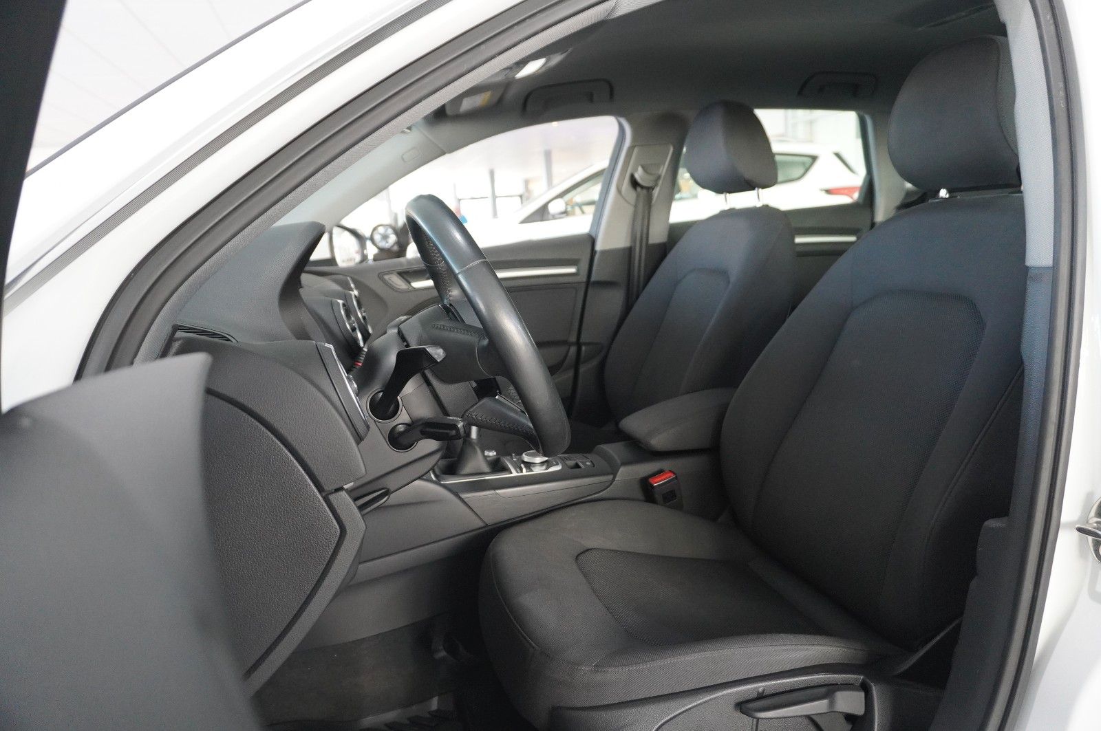 Fahrzeugabbildung Audi A3 Sportback 35 TFSI NAVI/BI-XENON/SHZ/ACC/PDC