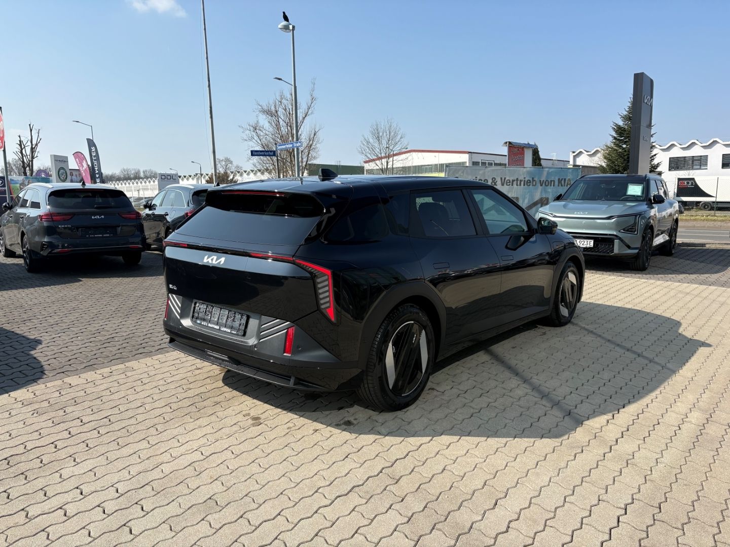 Fahrzeugabbildung Kia EV4 150 kW Earth NotBremsAss Leder 360°Kamera