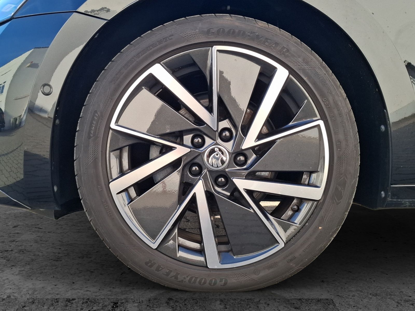 Fahrzeugabbildung SKODA Octavia Combi TDI Sportline DSG LED Navi HUD VC