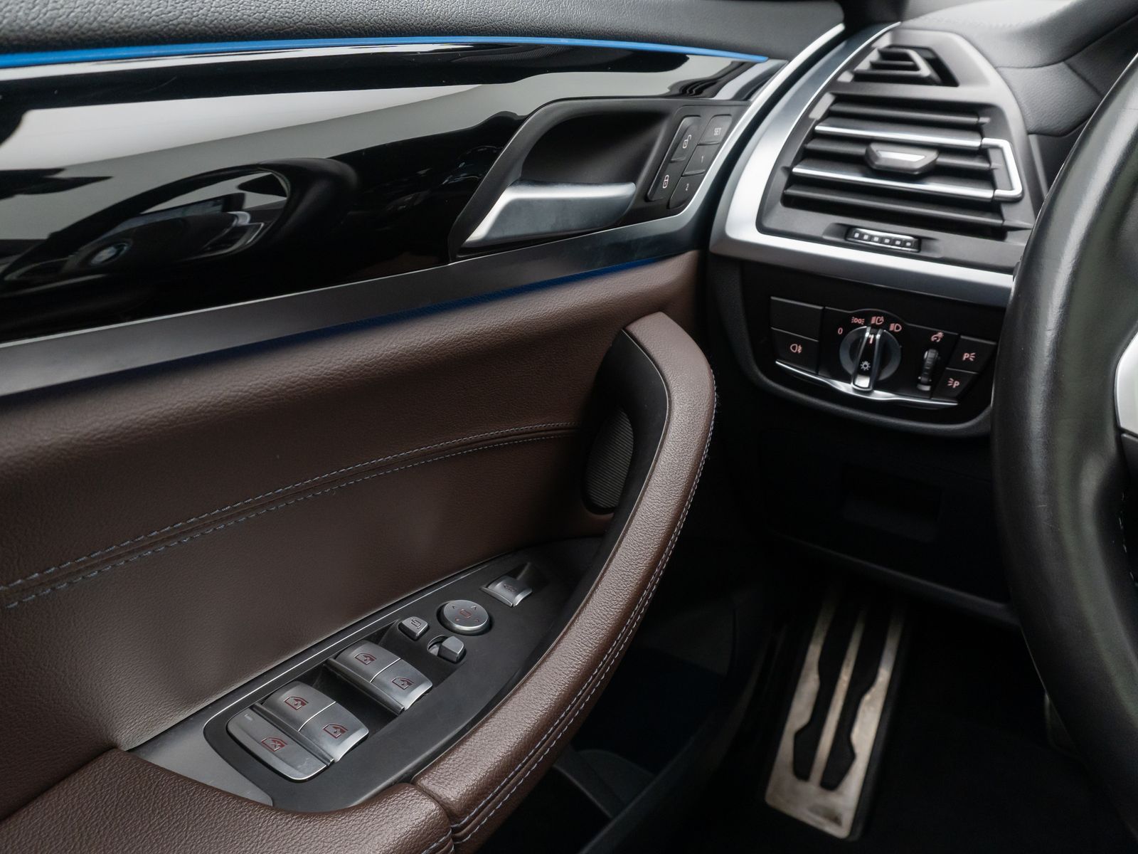 Fahrzeugabbildung BMW iX3 M Sport IMPRESSIVE DAB 360°H/K HUD Panorama