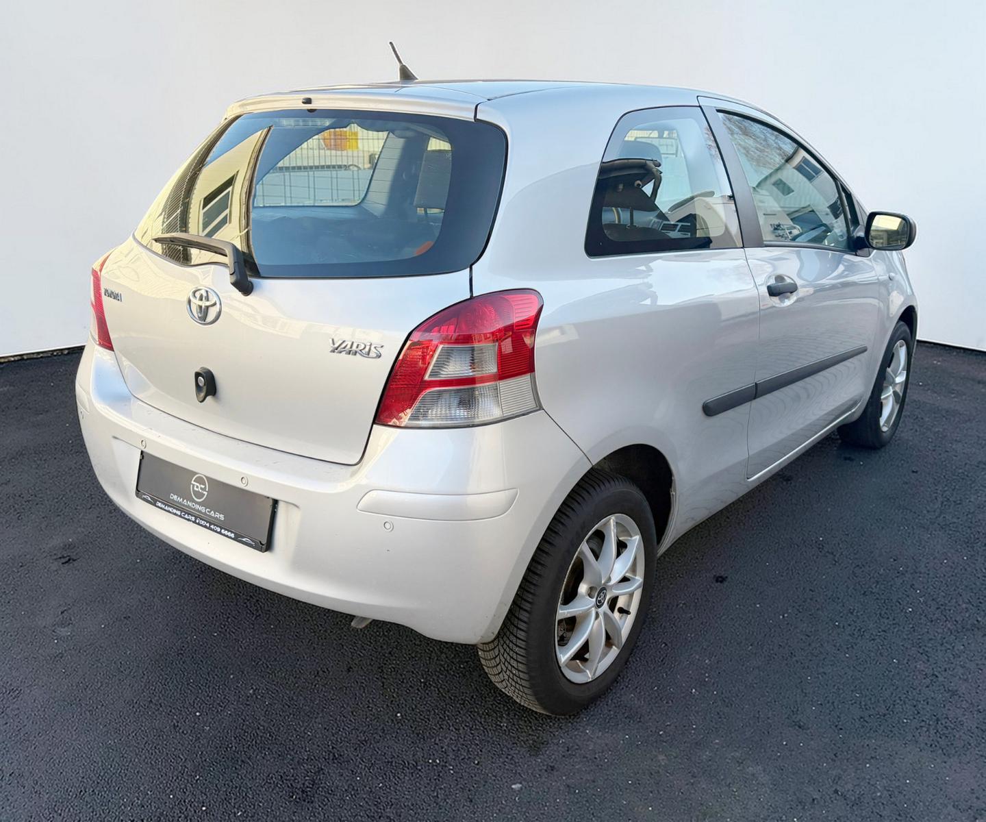 Toyota Yaris 1,0-l-VVT-i TÜV Allwetter Klima Einparkhil