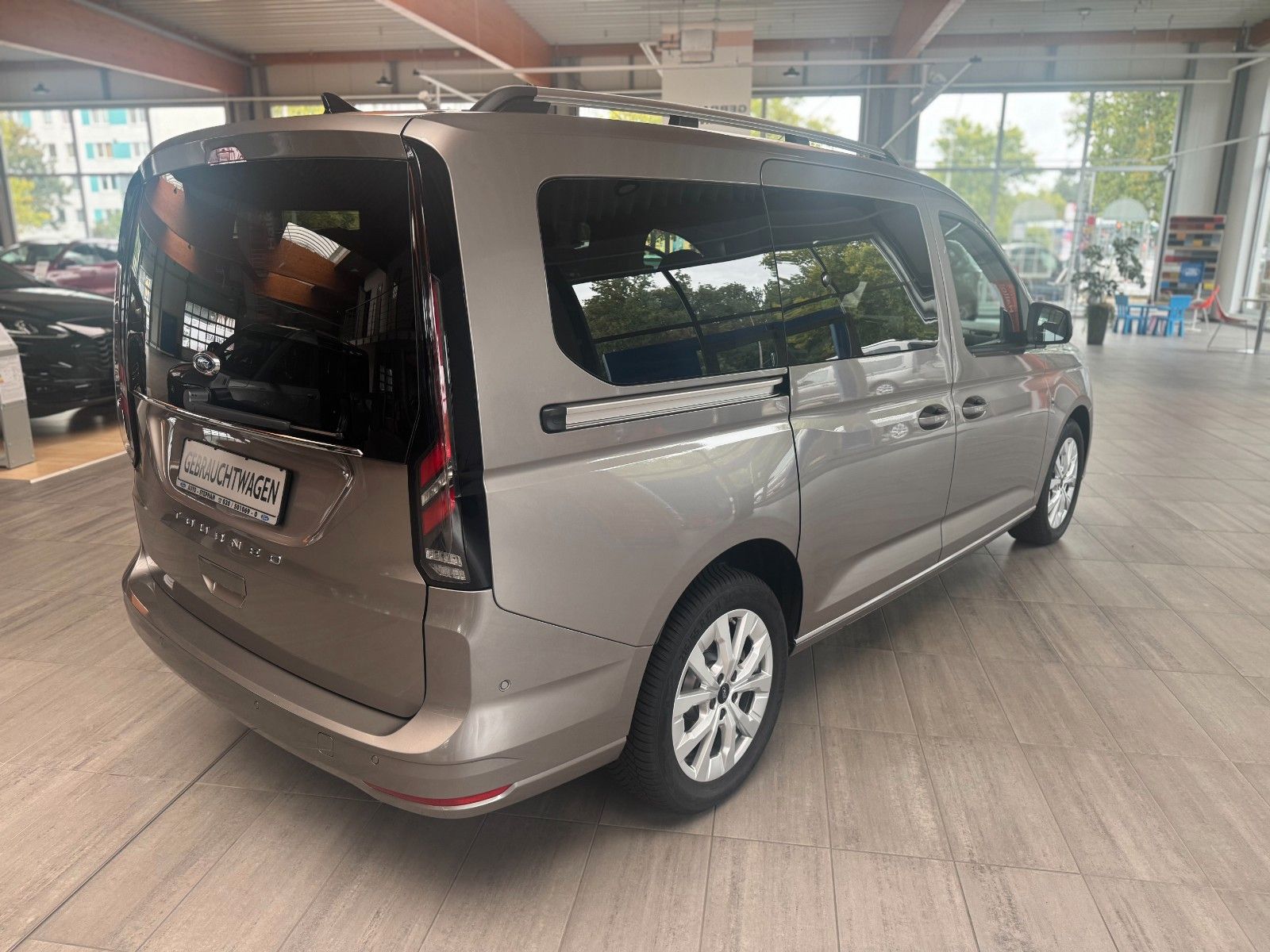 Fahrzeugabbildung Ford Grand Tourneo Connect Titanium