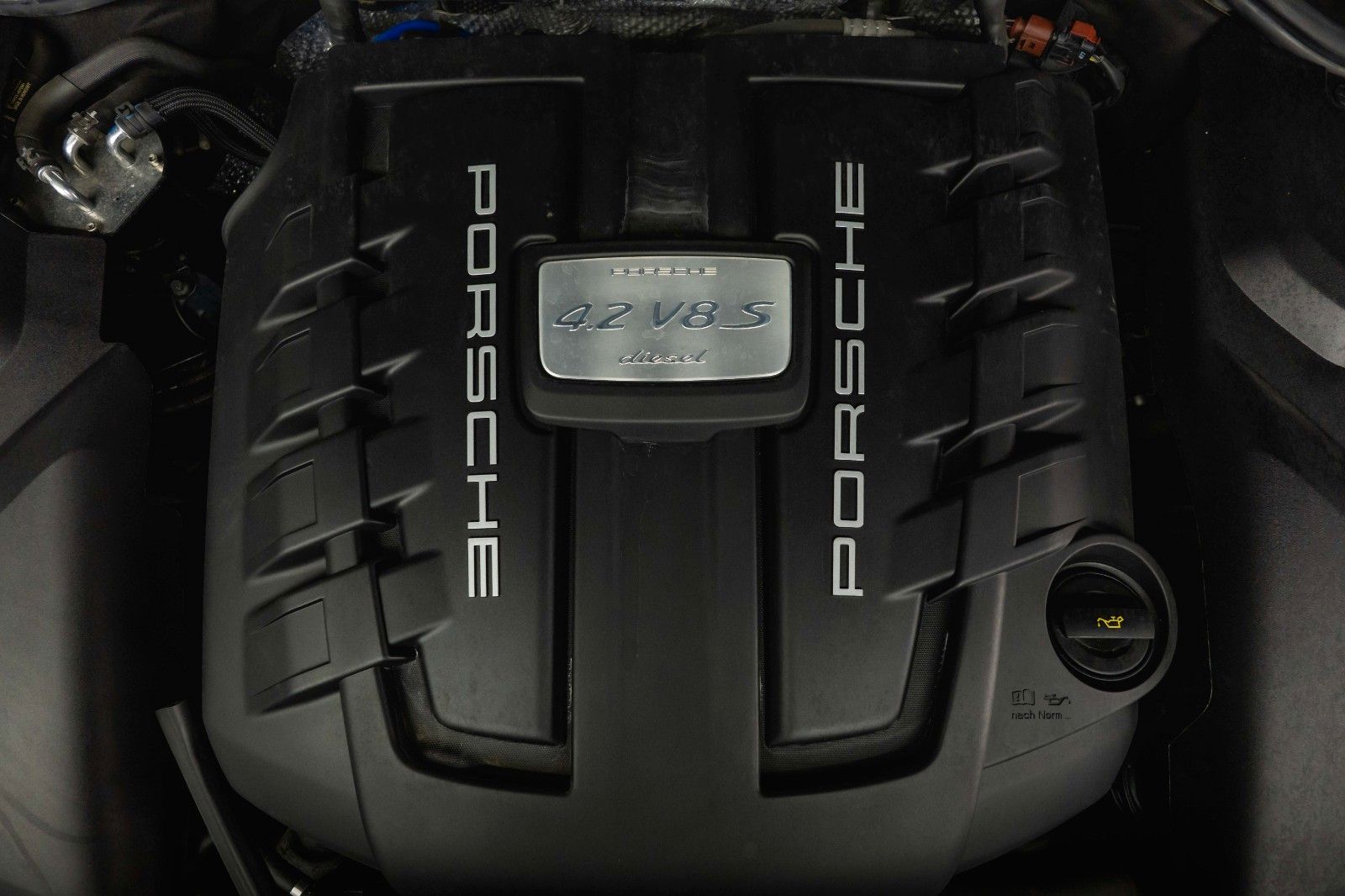 Fahrzeugabbildung Porsche Cayenne S Sport-Design Paket Carbon KERAMIK *LED