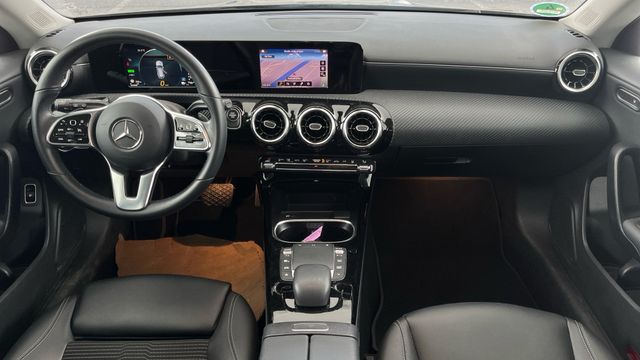 Fahrzeugabbildung Mercedes-Benz CLA 250 Shooting Brake e 8G-DCT+Navi+Spur+MBUX