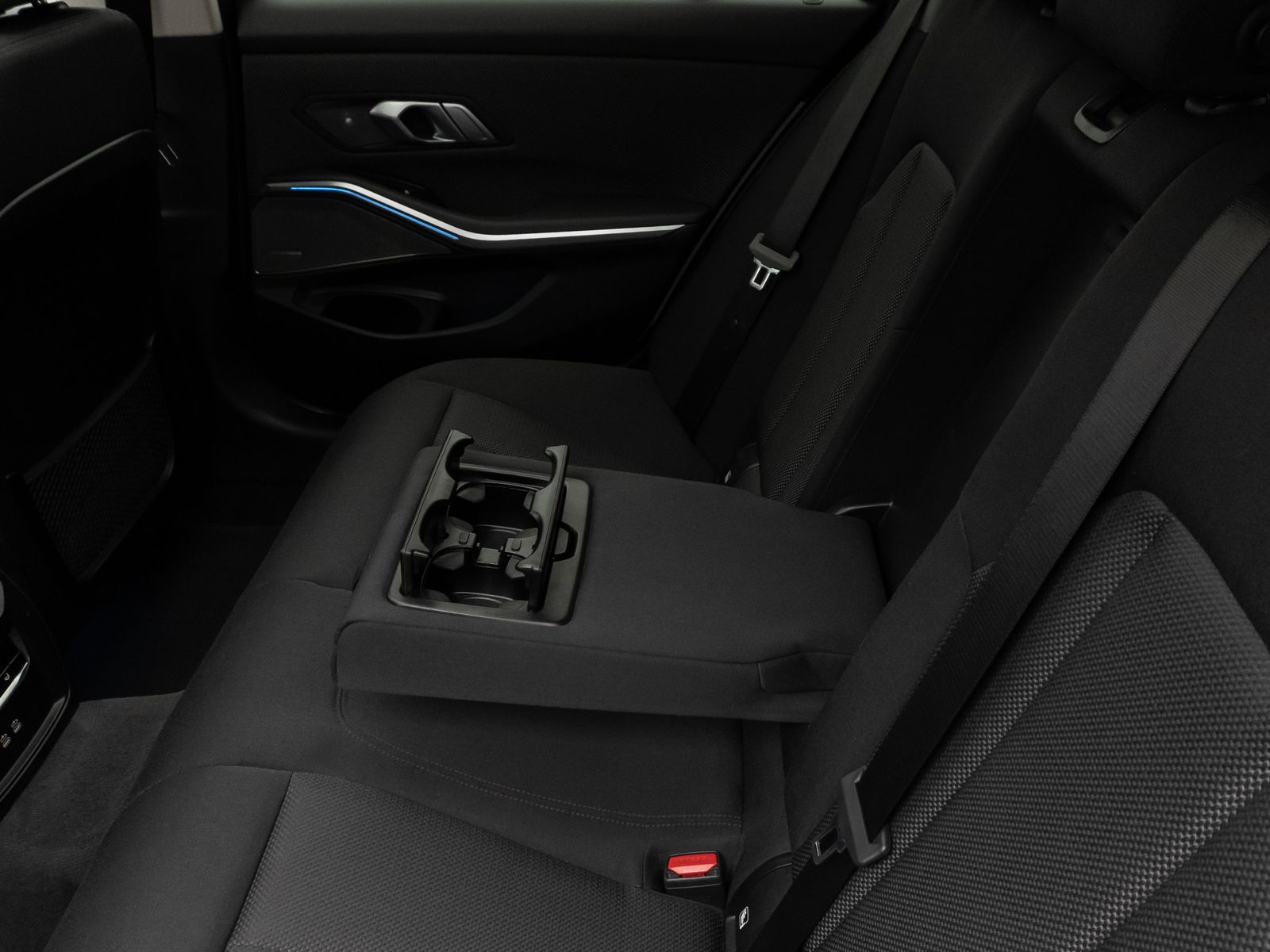 Fahrzeugabbildung BMW 330e Panorama Laser HUD DAB H/K Komfort Alarm