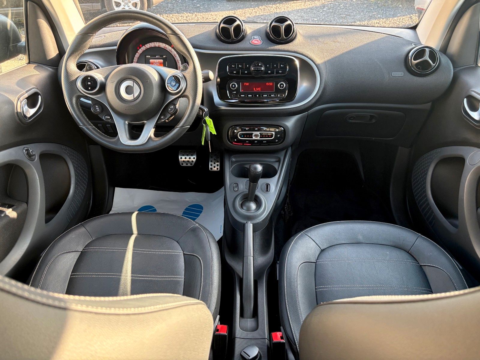 Fahrzeugabbildung Smart ForTwo Coupé Aut. Leder SPORTPAKET 90PS Panorama