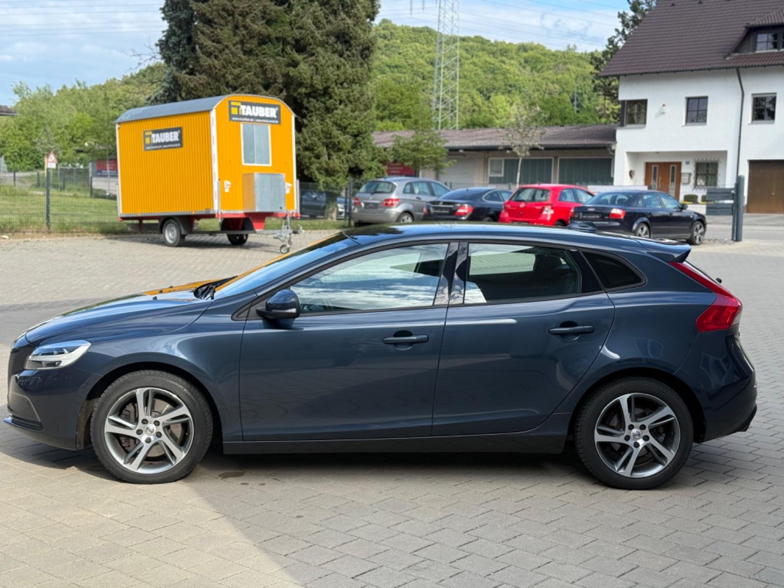 Volvo V40 2.0d MomentumStyle-Paket 8xReifen/Kamera/AHK