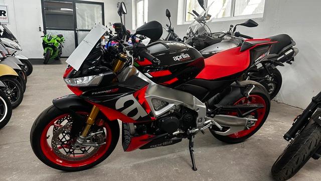 Aprilia TUONO V4 1100 RF E5 FACTORY SERVICE NEU!