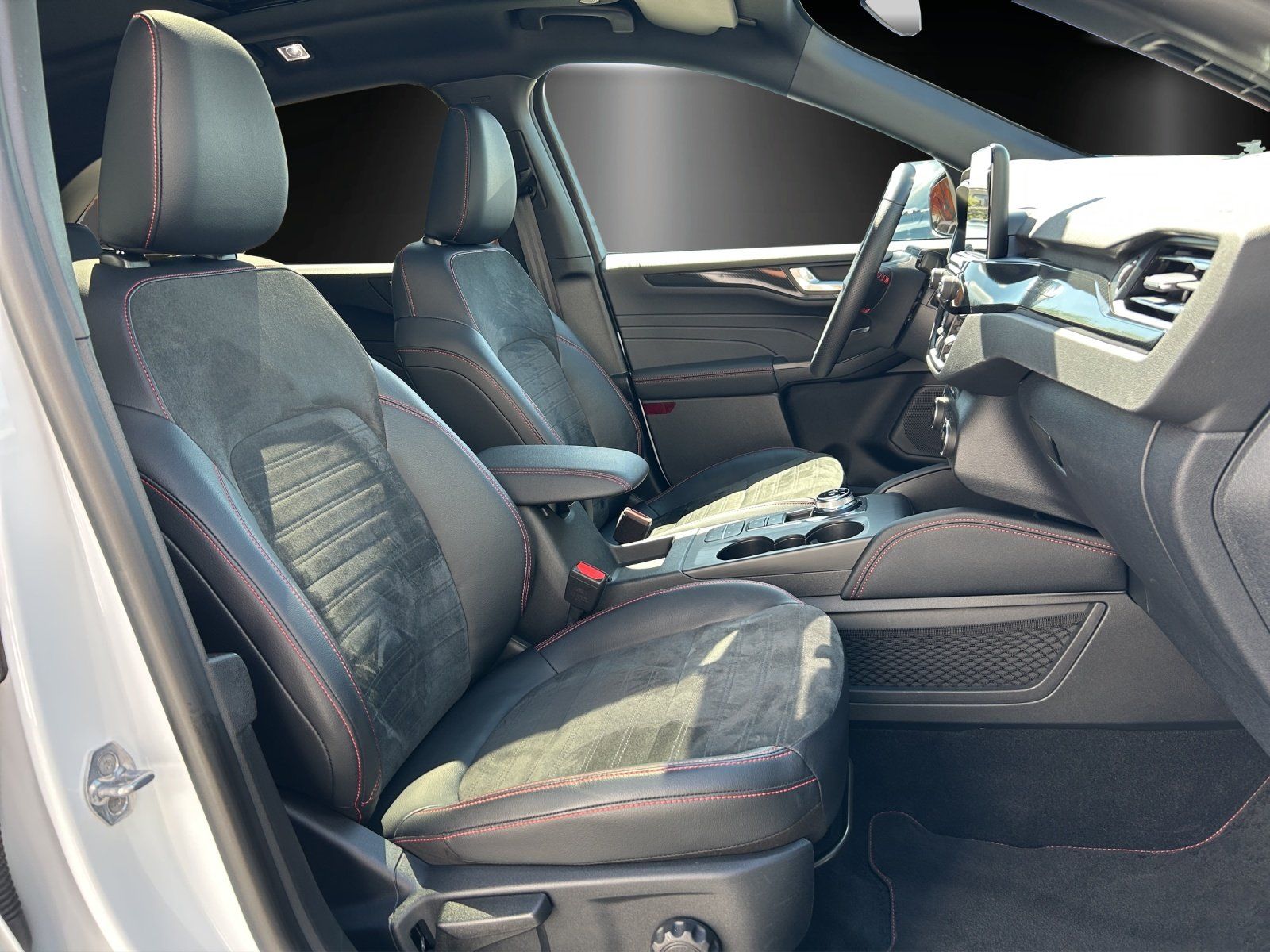 Fahrzeugabbildung Ford Kuga 2.5 Duratec Plug-in-Hybrid ST-Line X/PANO/