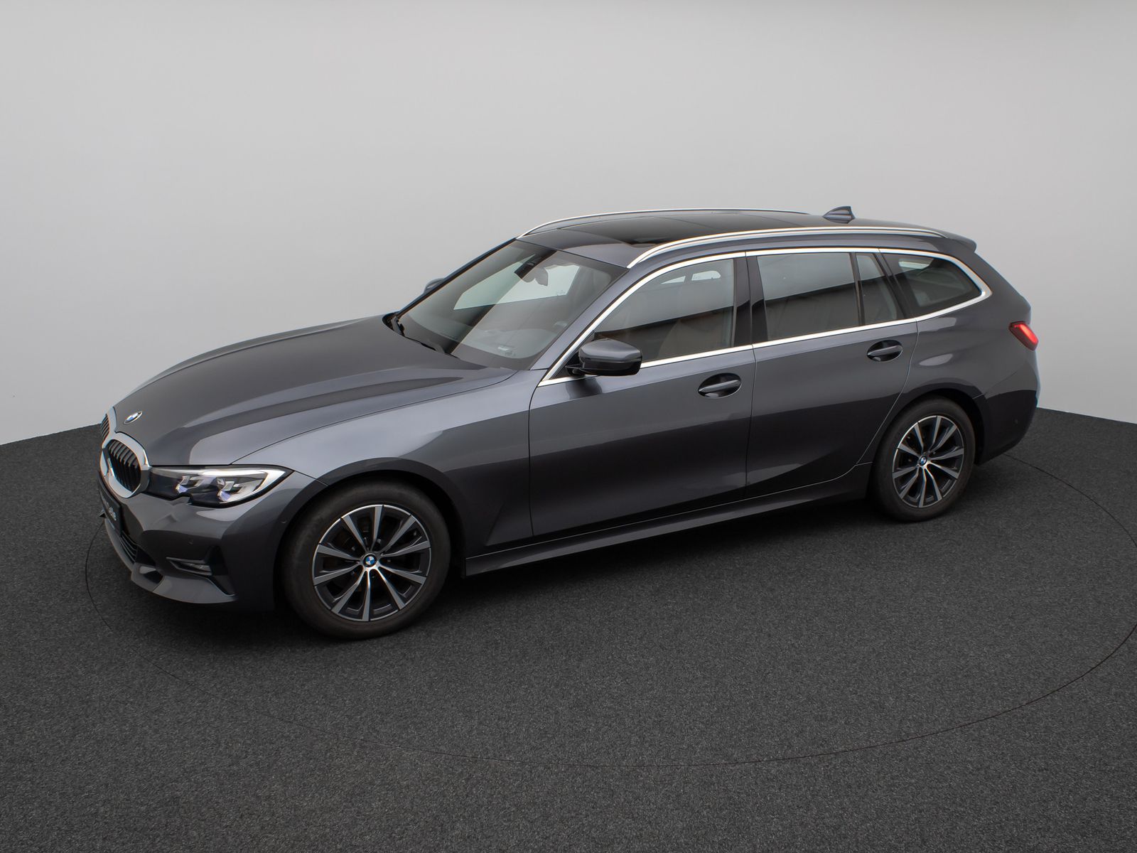 Fahrzeugabbildung BMW 320d Sport Line Panorama Kamera HUD DAB H/K AHK