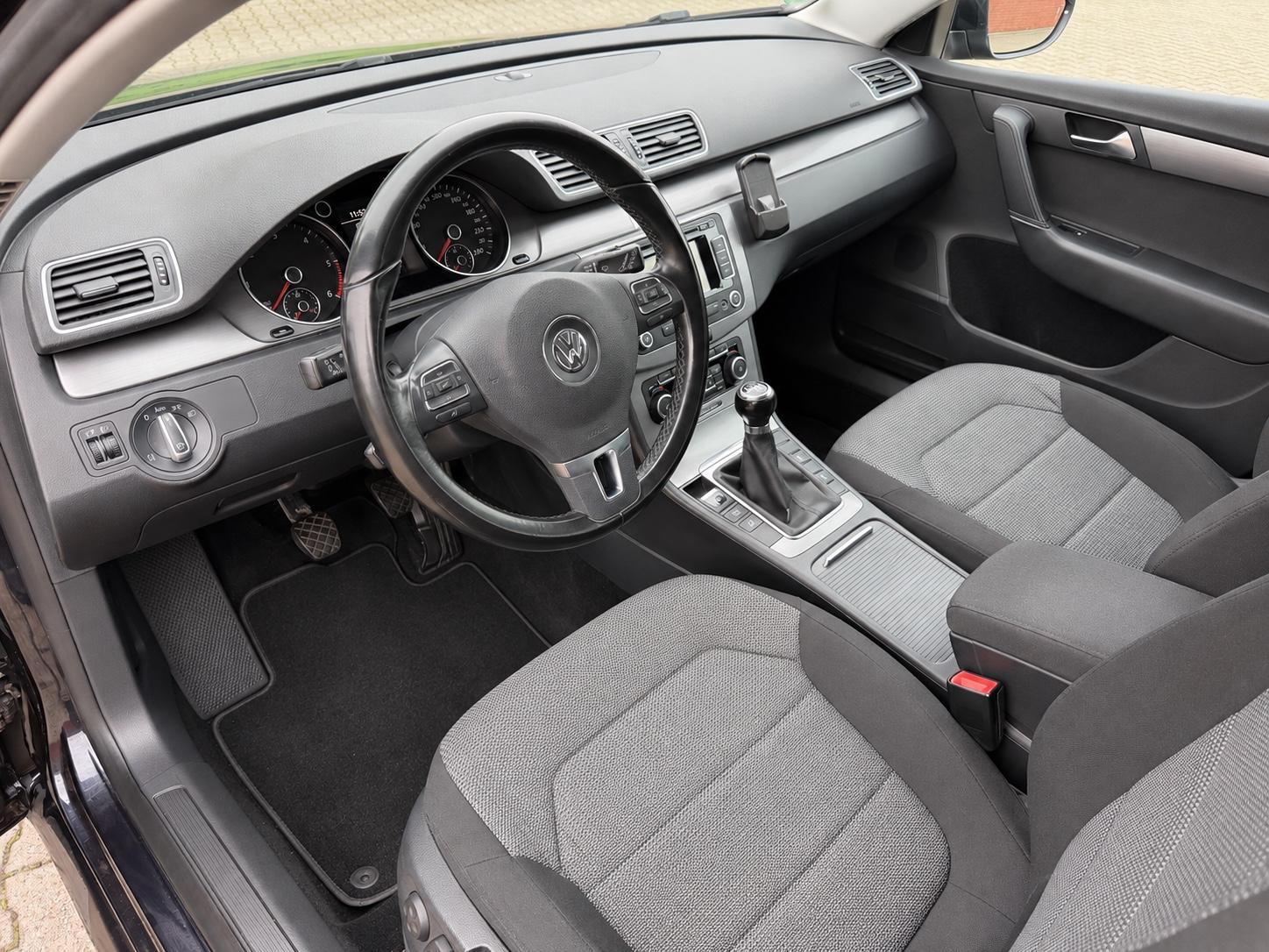 Volkswagen Passat 2011 — photo 10