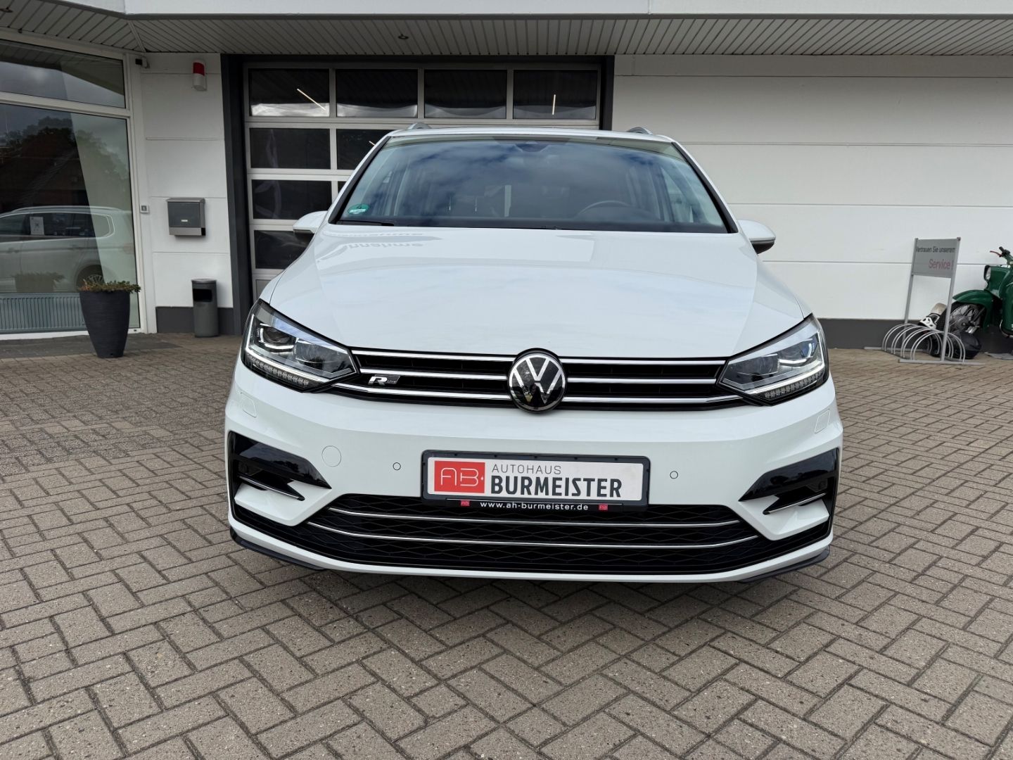 Fahrzeugabbildung Volkswagen Touran Highline BMT Sportpaket AHK Pano Navi LED