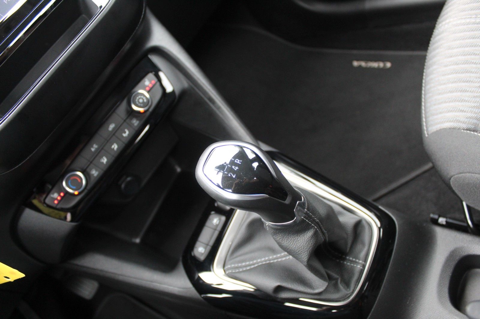 Fahrzeugabbildung Opel Corsa F 1.2, Klima, Radio, DAB+