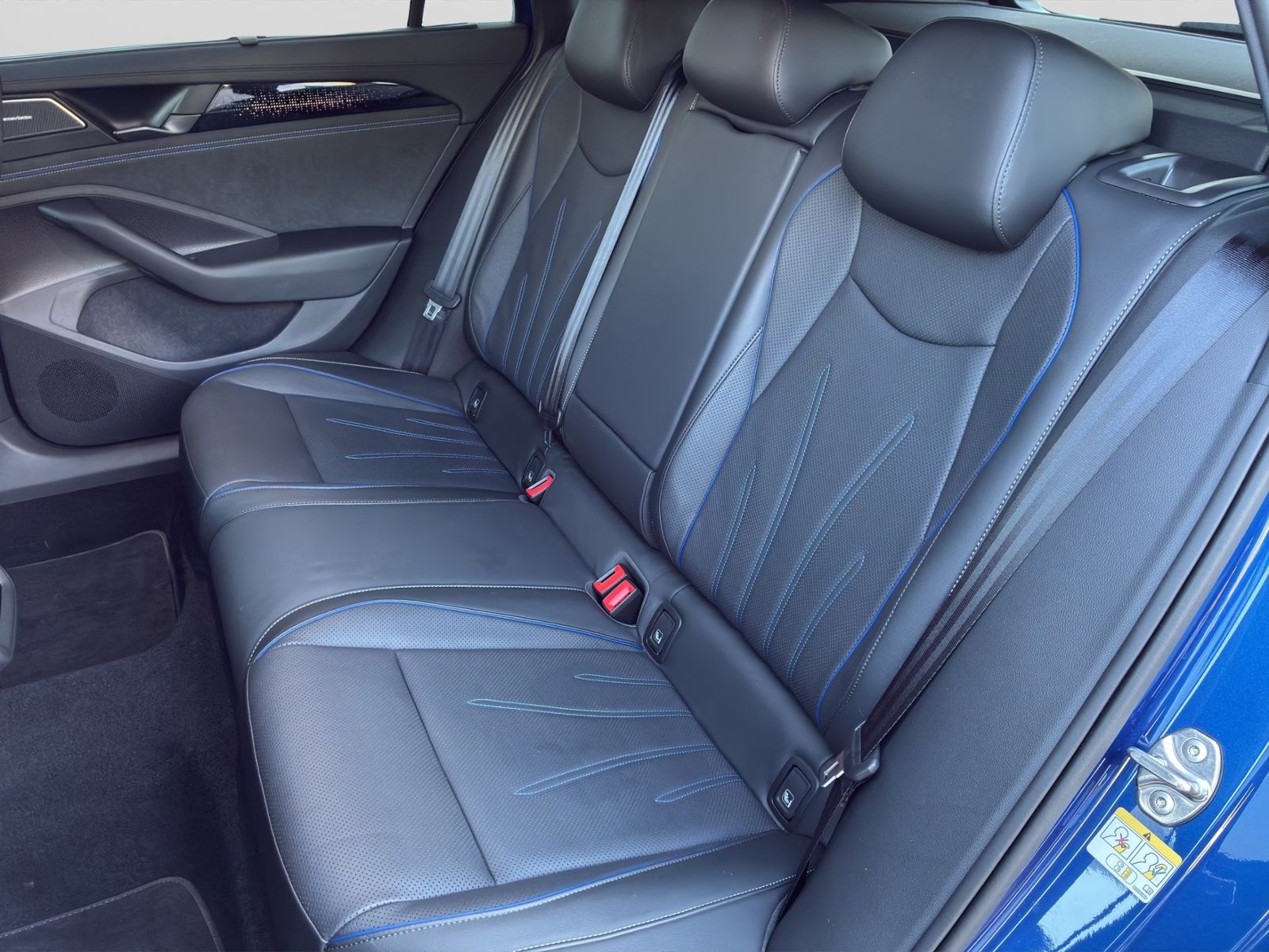Passat 2.0 TDI R-LINE SIGNATURE *AHK*DCC*H&K*