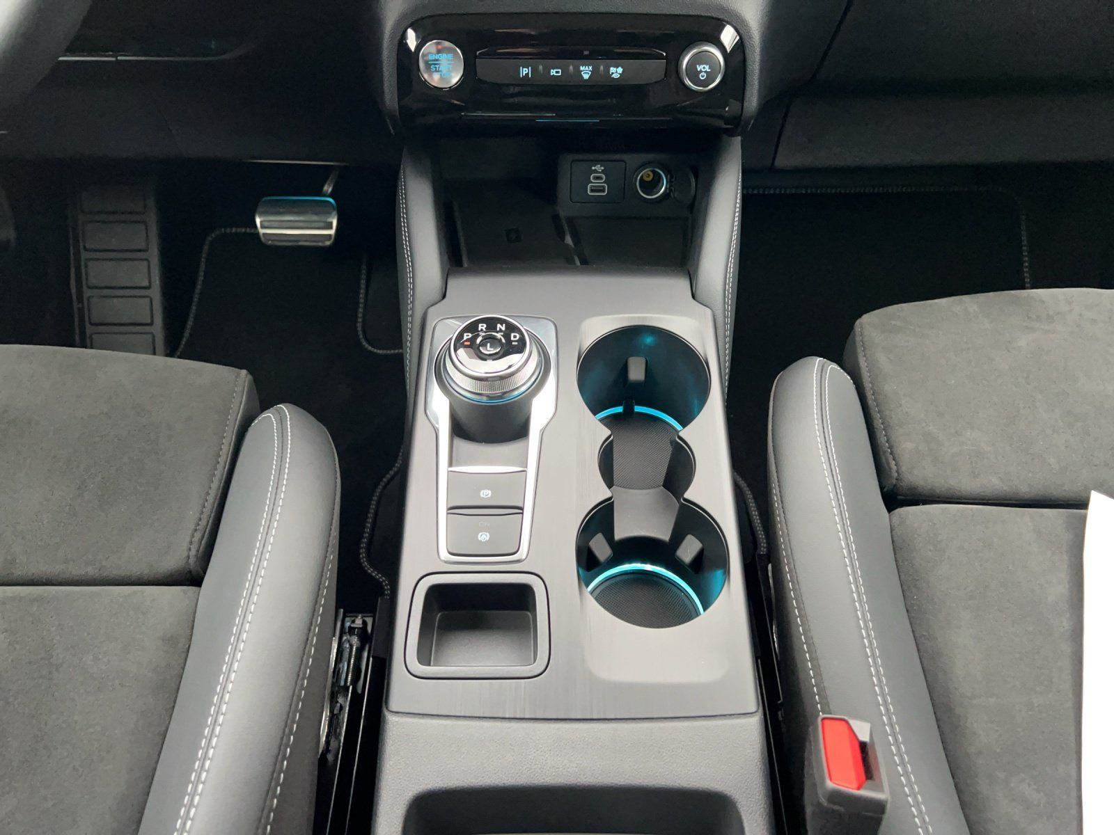 Fahrzeugabbildung Ford Kuga Active X FHEV Glas Dach Winter P. LM 20Z