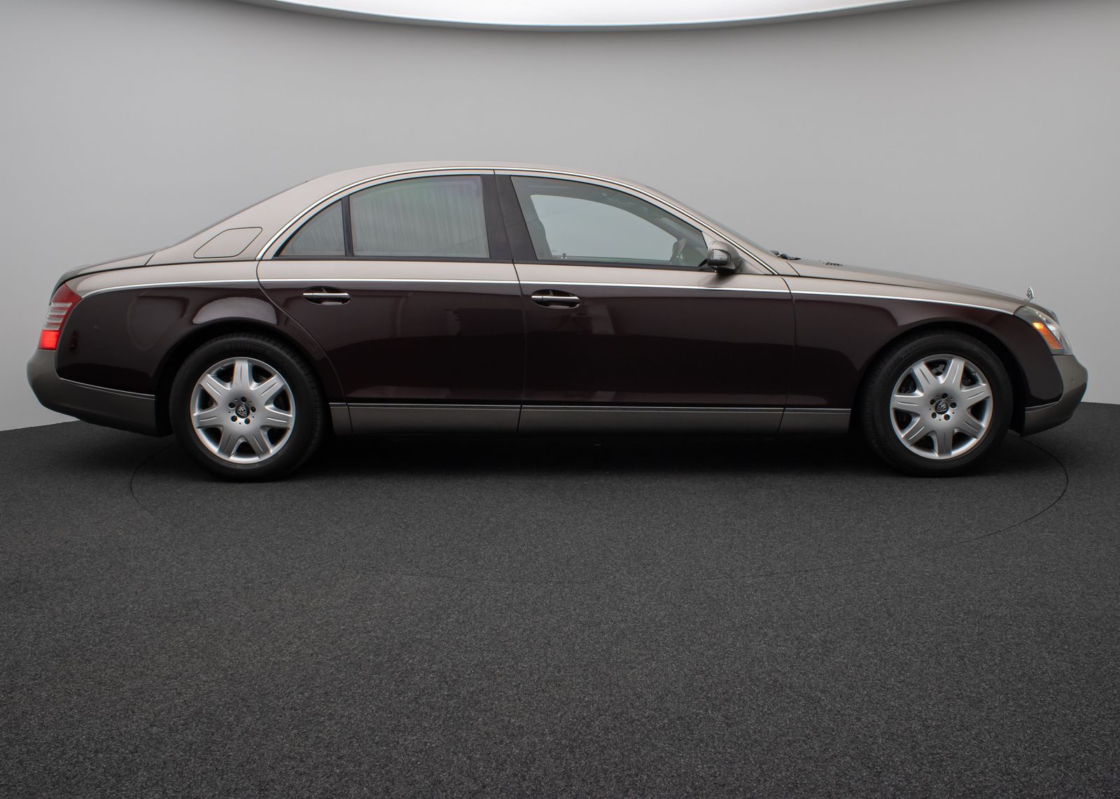 Fahrzeugabbildung Maybach 57 DUOTONE V12 Fondpaket Massage Solar VOLL