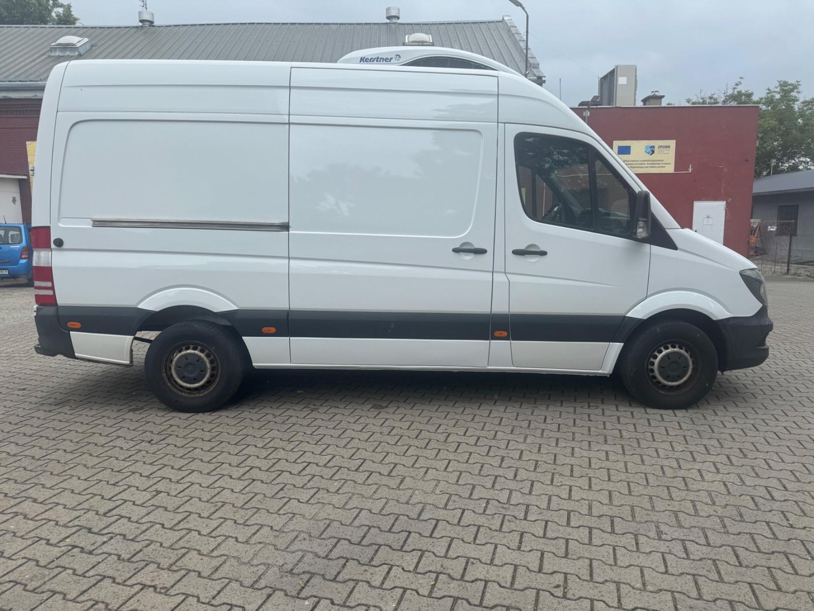 Mercedes-Benz Sprinter 319 3.0L V6